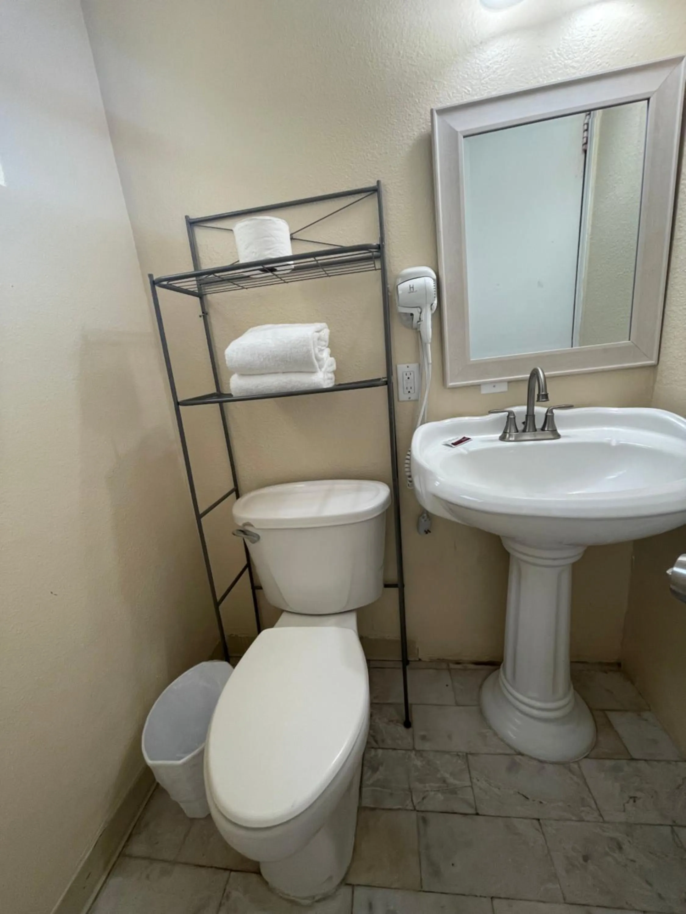 Bathroom in Southwind Inn