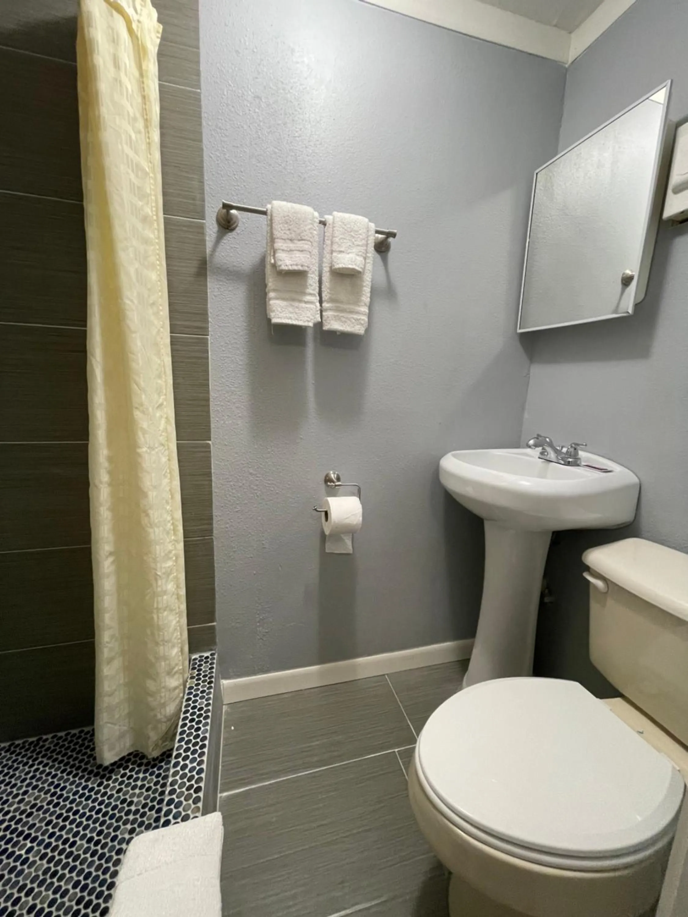 Bathroom in Southwind Inn