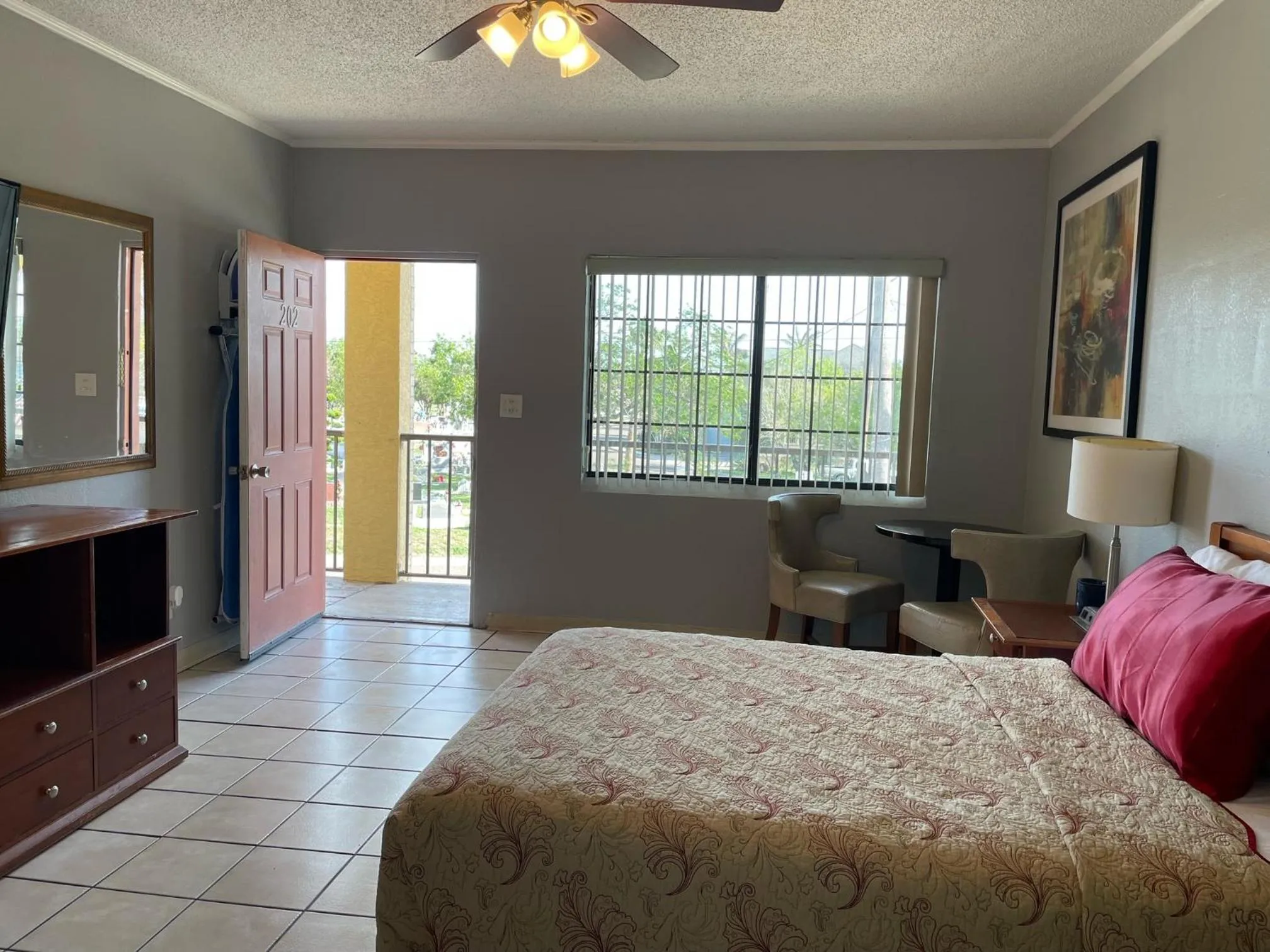 Bedroom, Bed in Southwind Inn