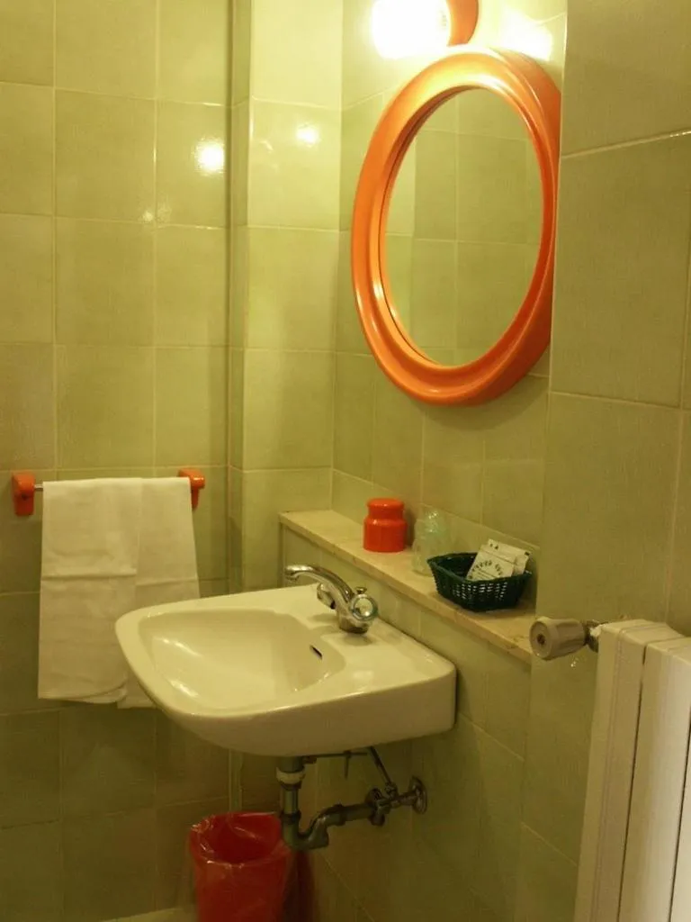 Bathroom in Albergo Corona