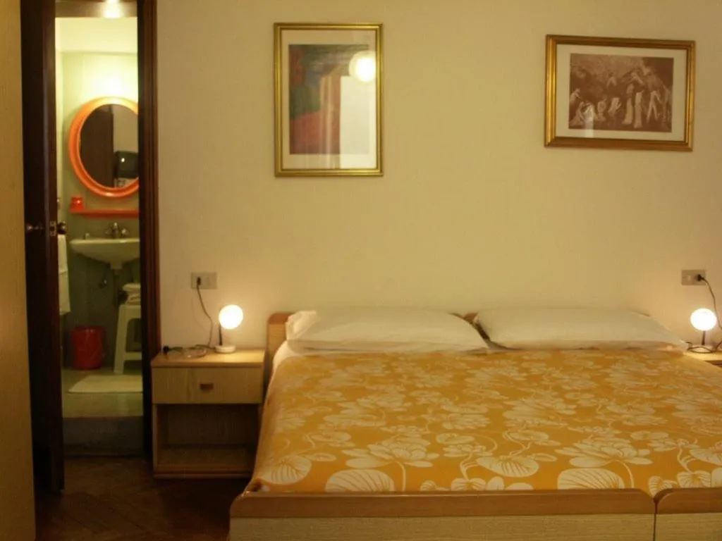 Bed in Albergo Corona