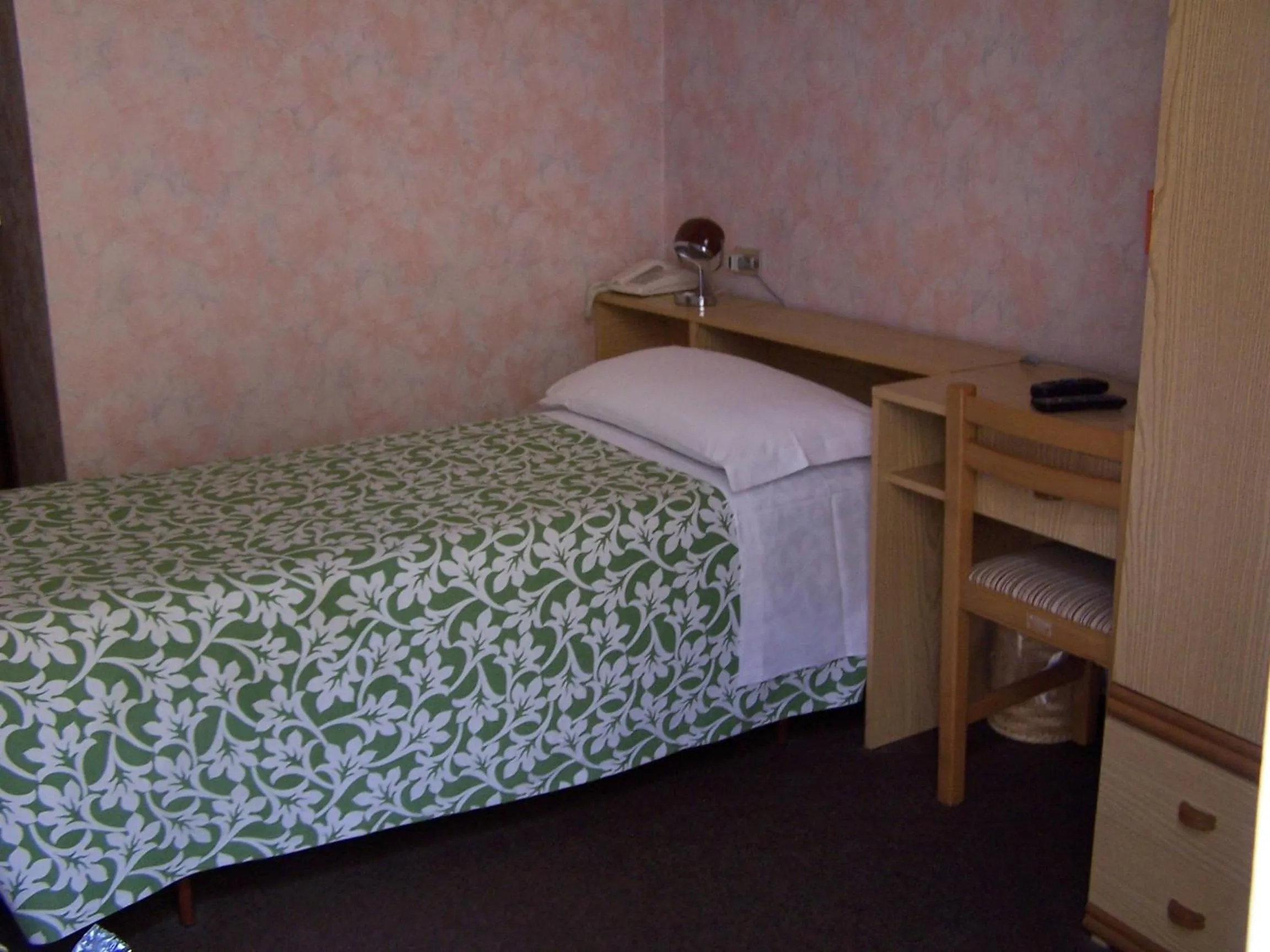 Bed in Albergo Corona