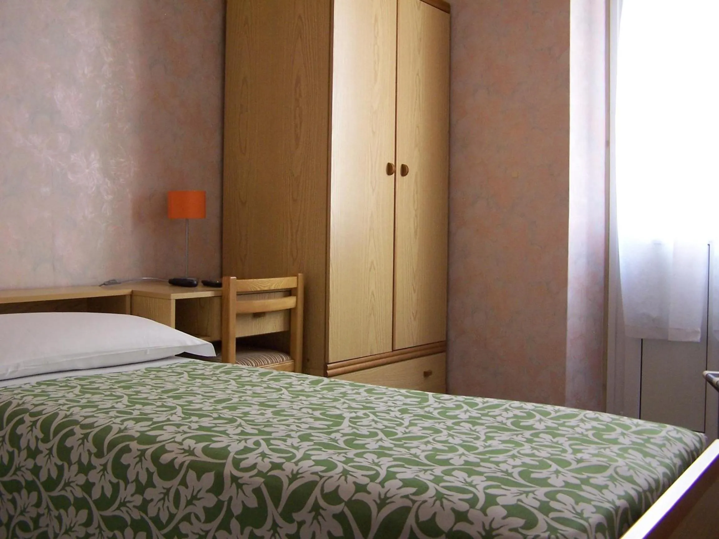 Bed in Albergo Corona