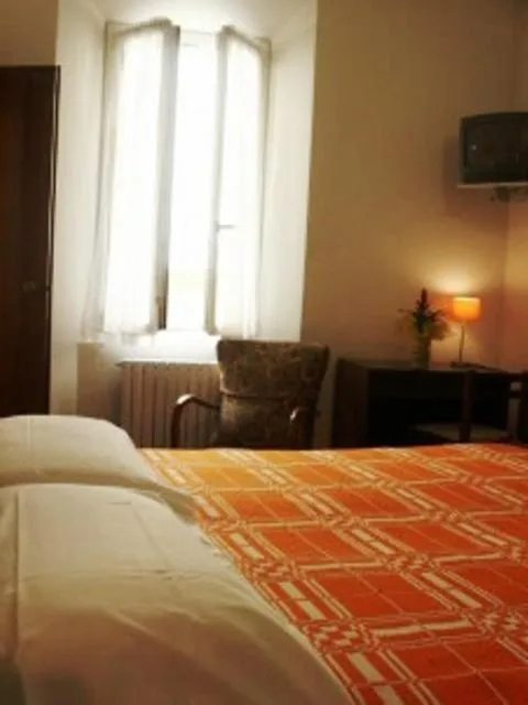 Bed in Albergo Corona