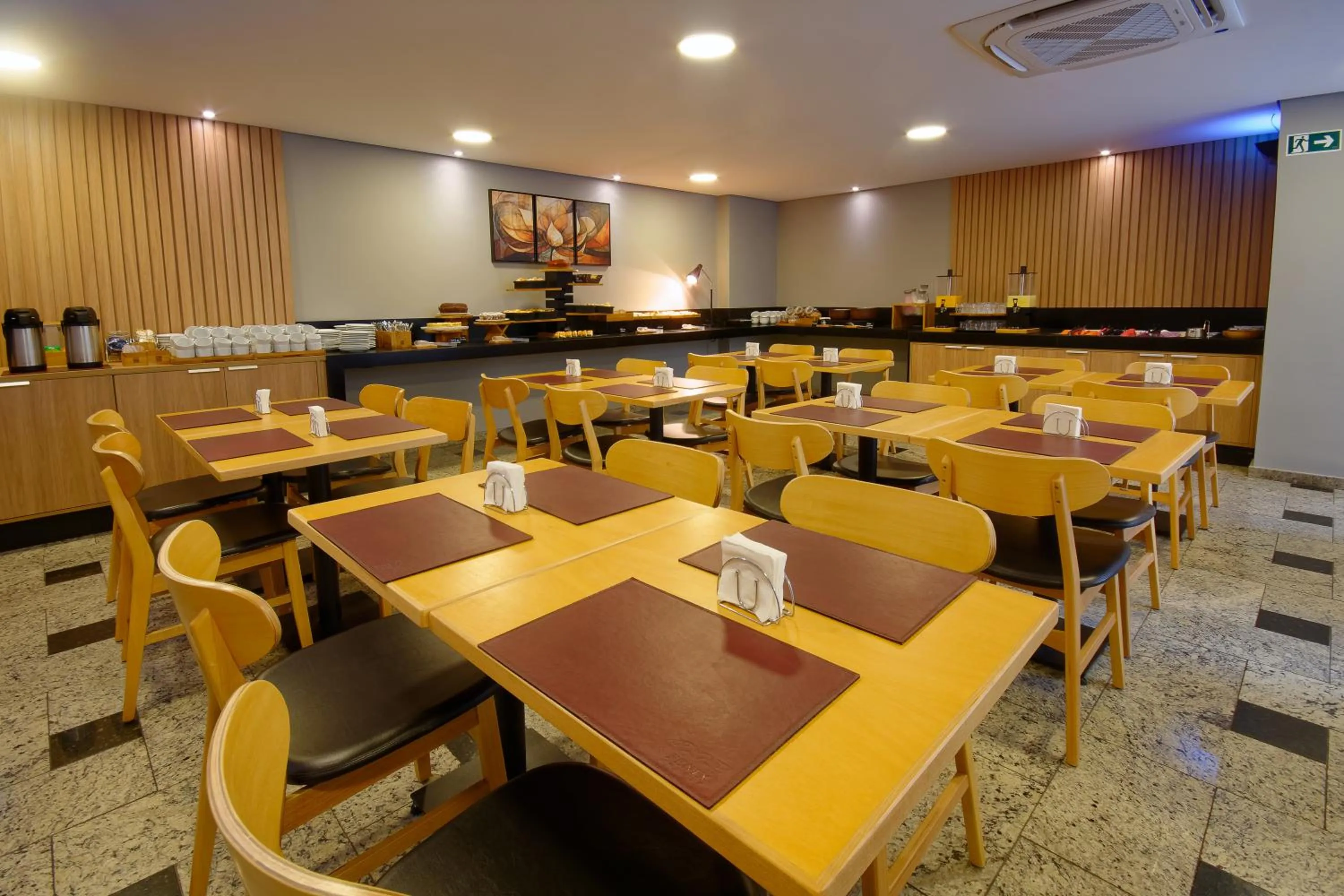 Restaurant/places to eat in Fênix Hotel Moema