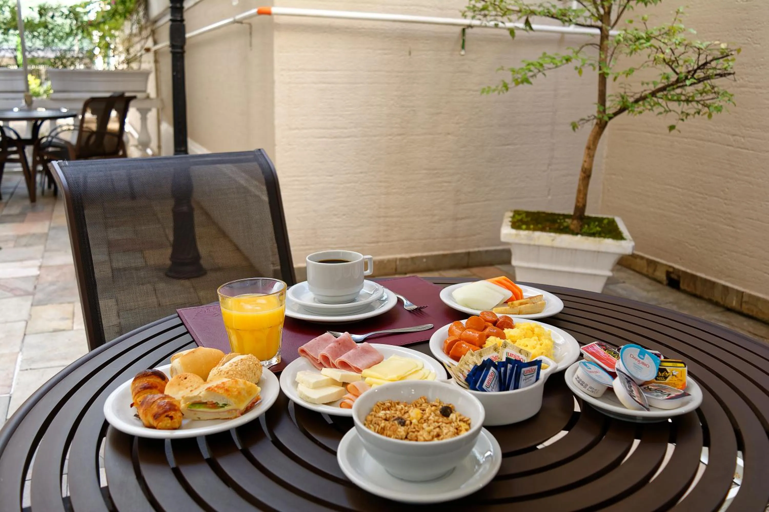 Breakfast in Fênix Hotel Moema