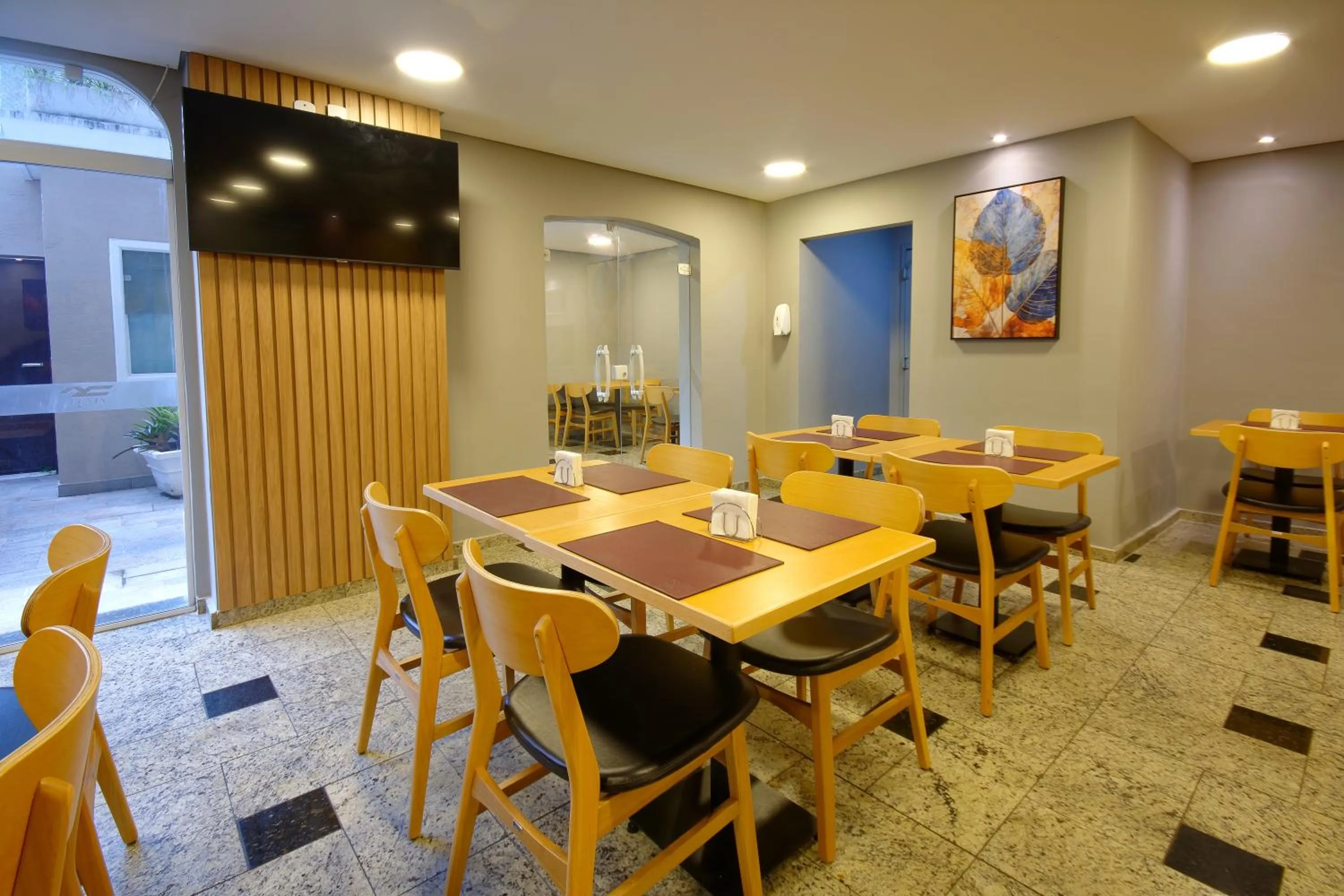 Restaurant/places to eat in Fênix Hotel Moema