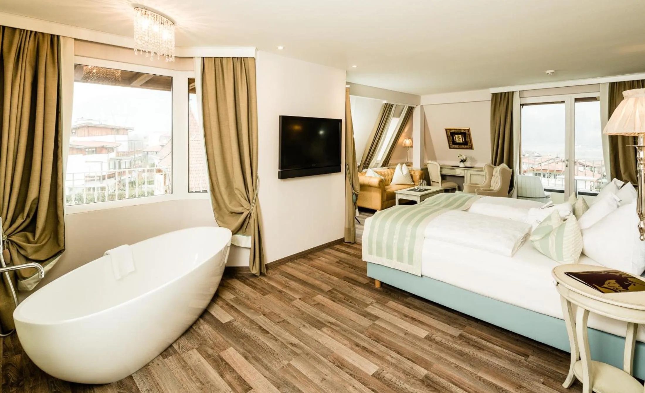 Photo of the whole room, Bed in Hotel Rössl