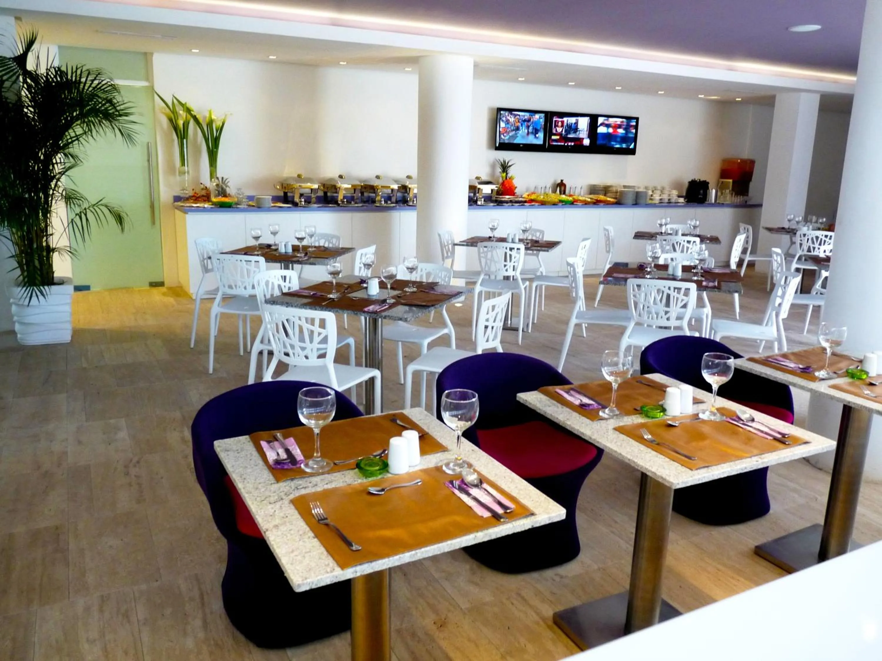 Restaurant/places to eat in Agua Dorada Beach Hotel By Lidotel