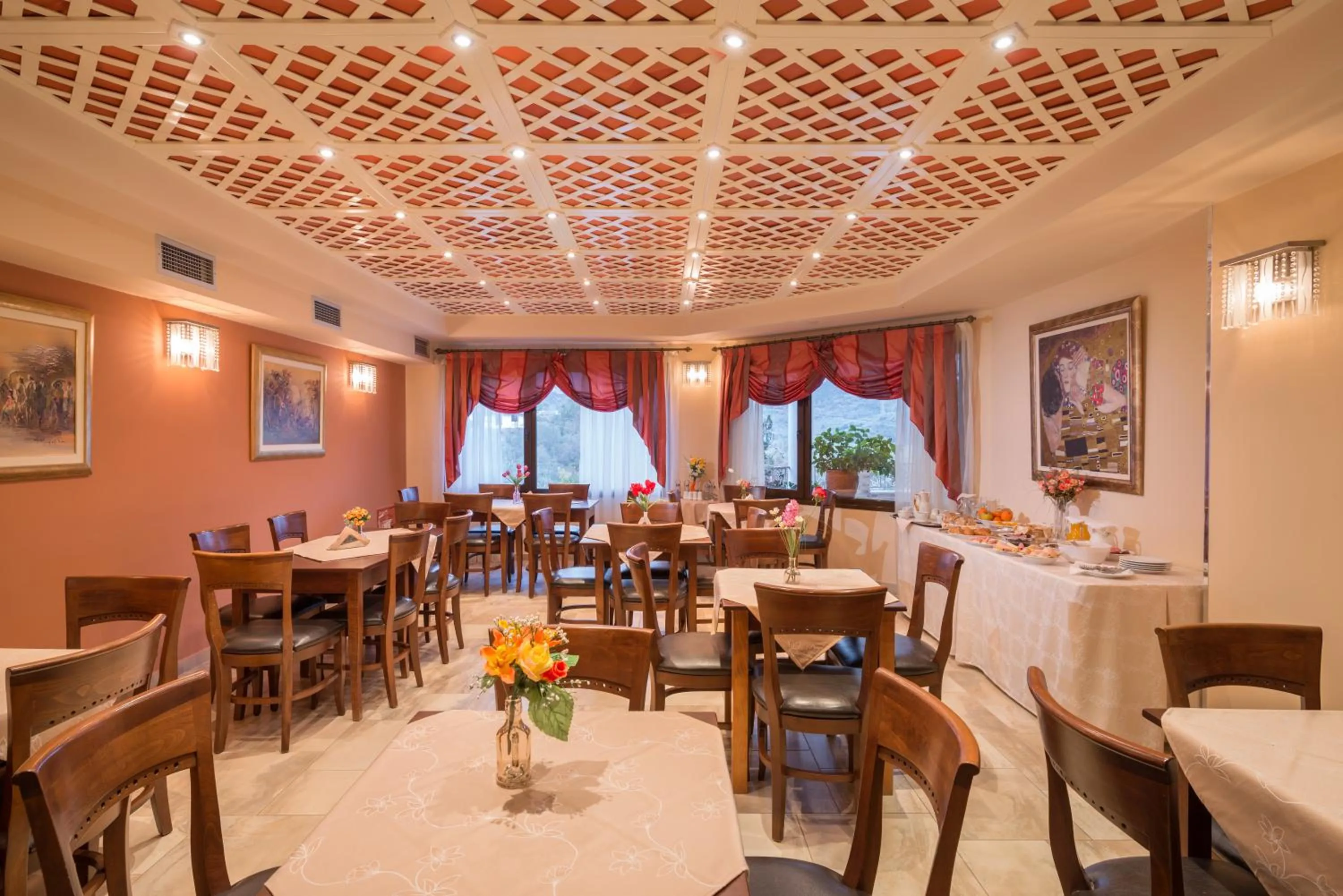 Restaurant/places to eat in Hotel Eirini