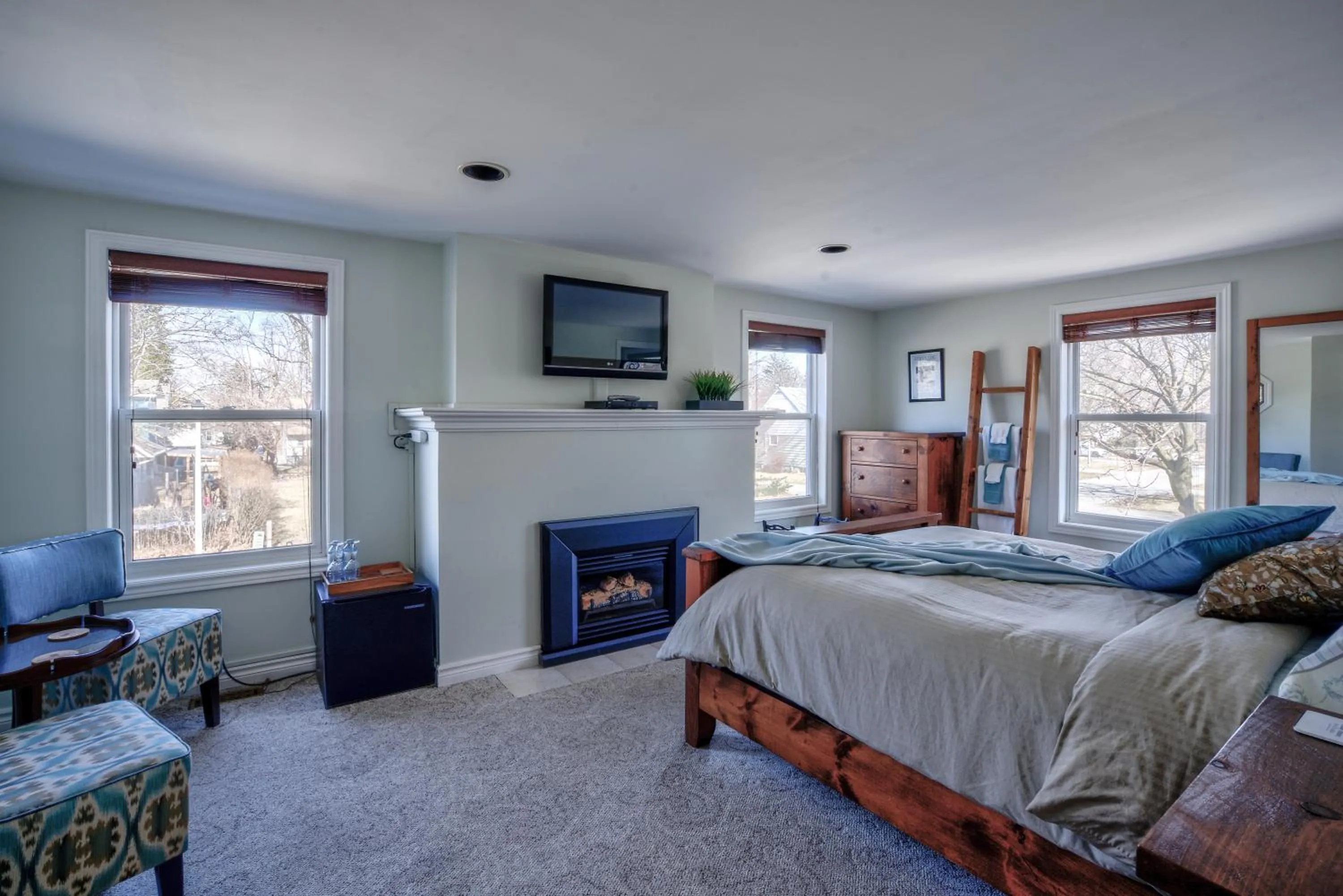 Photo of the whole room, Bed in Finlay House Bed and Breakfast Niagara - on - the - Lake