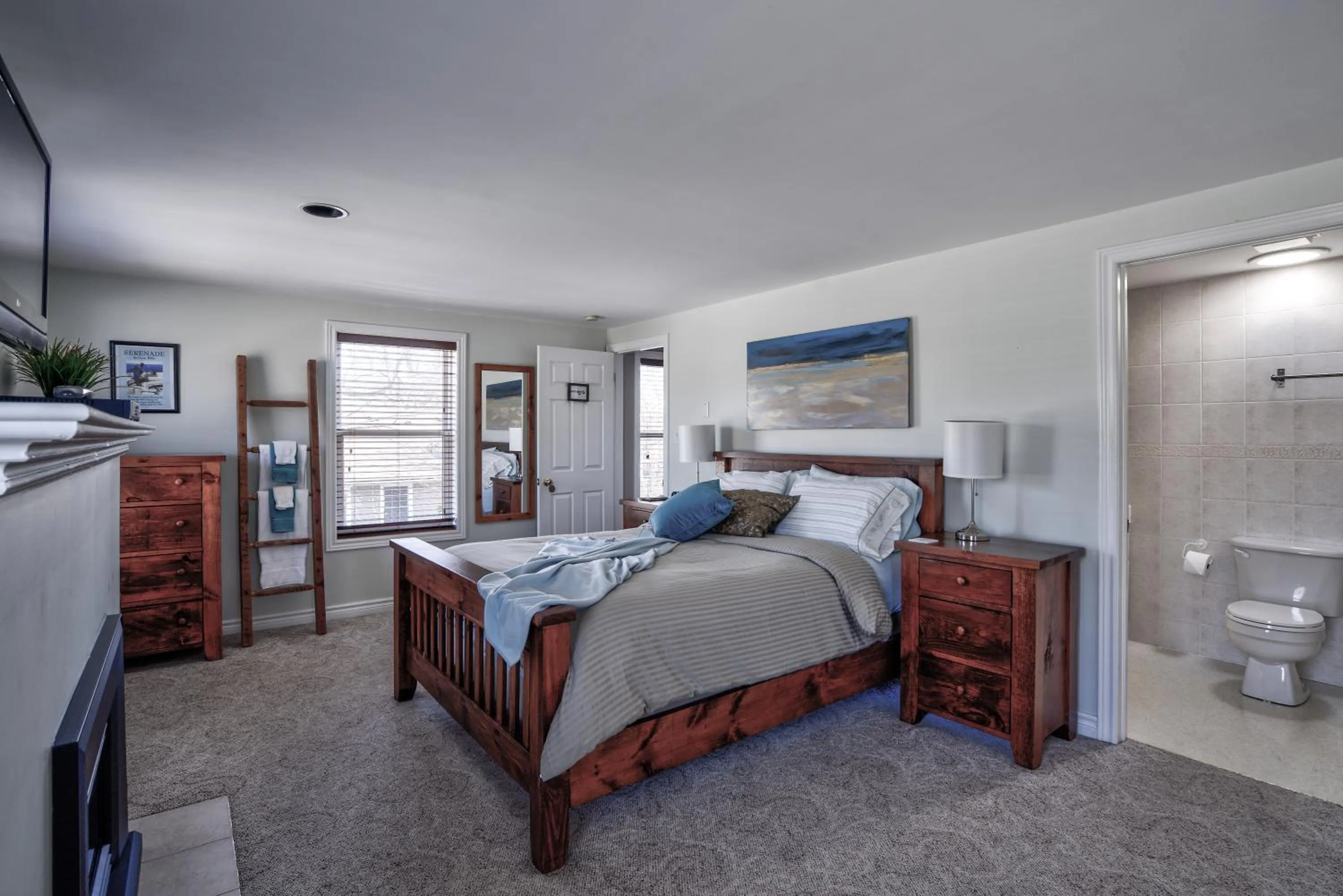 Photo of the whole room, Bed in Finlay House Bed and Breakfast Niagara - on - the - Lake