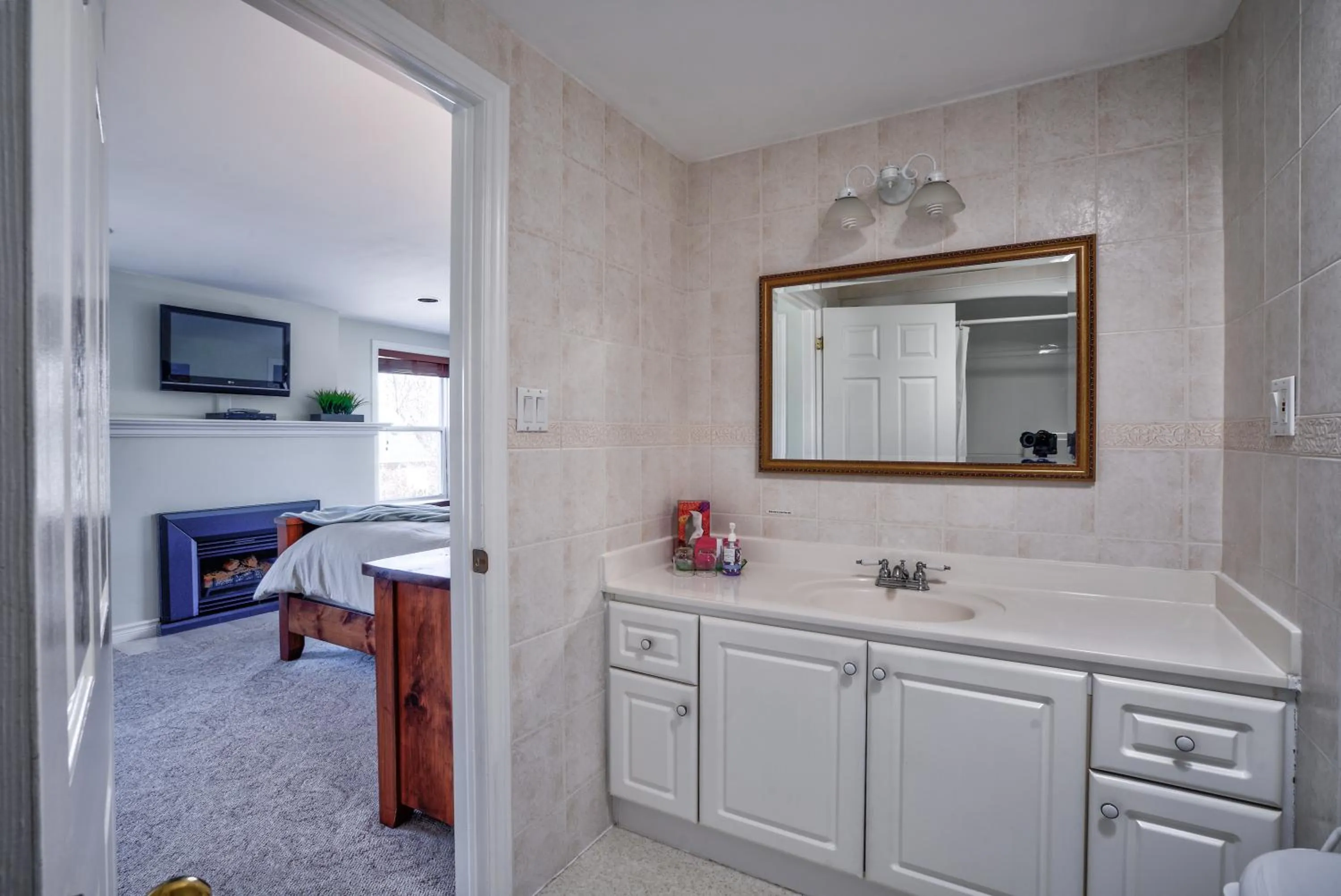 Bathroom in Finlay House Bed and Breakfast Niagara - on - the - Lake