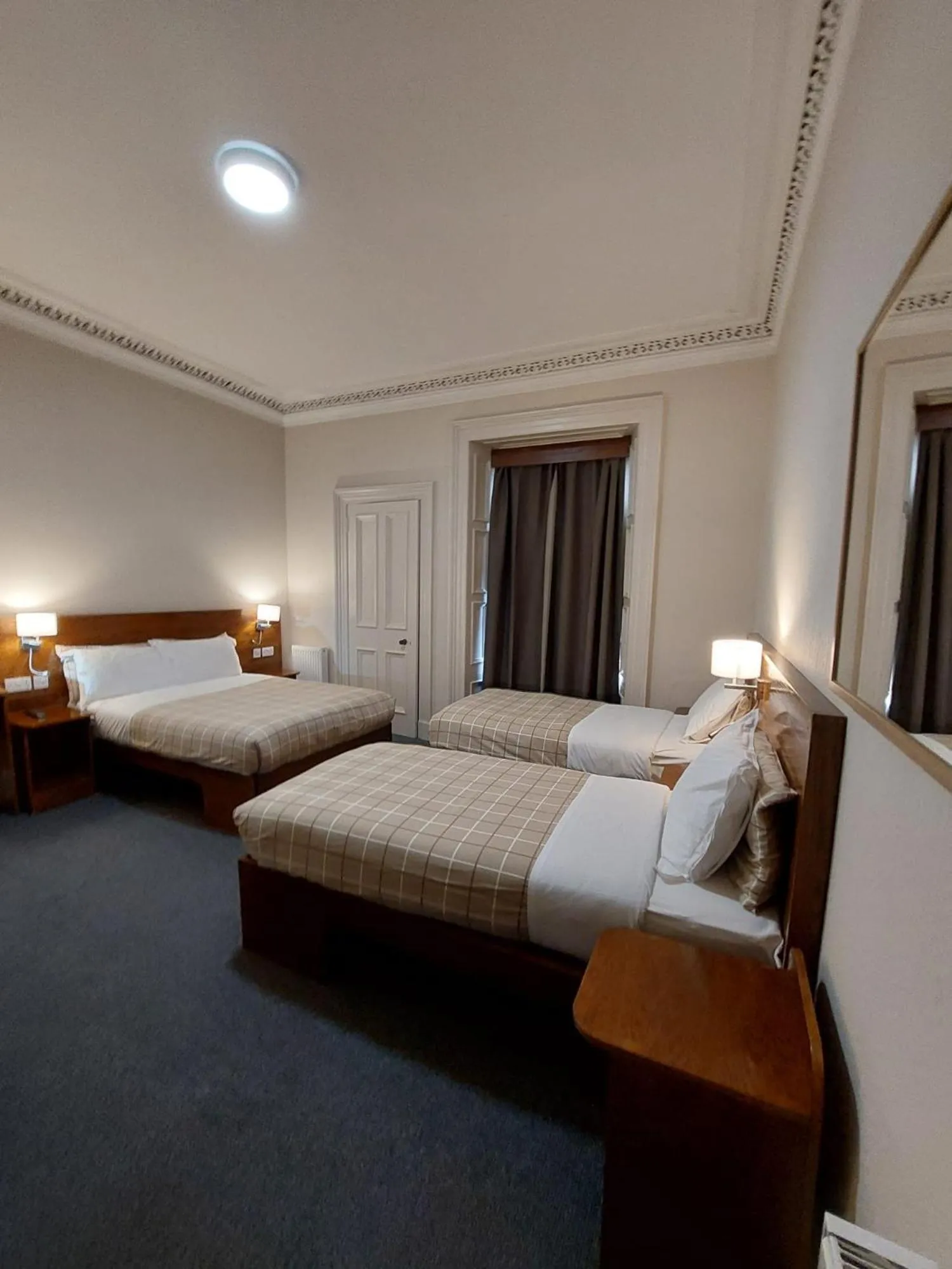 Bed in Edinburgh House Hotel