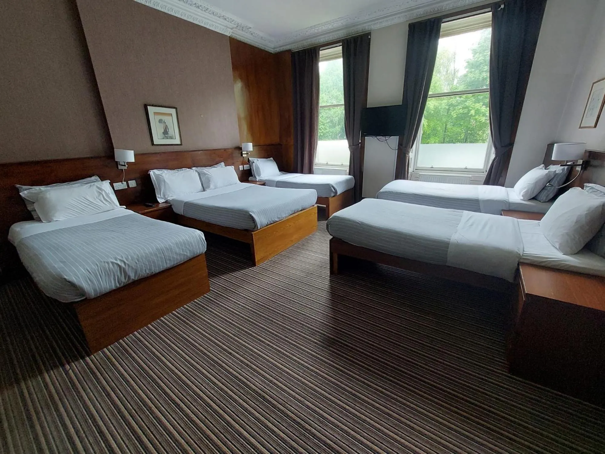 Bed in Edinburgh House Hotel