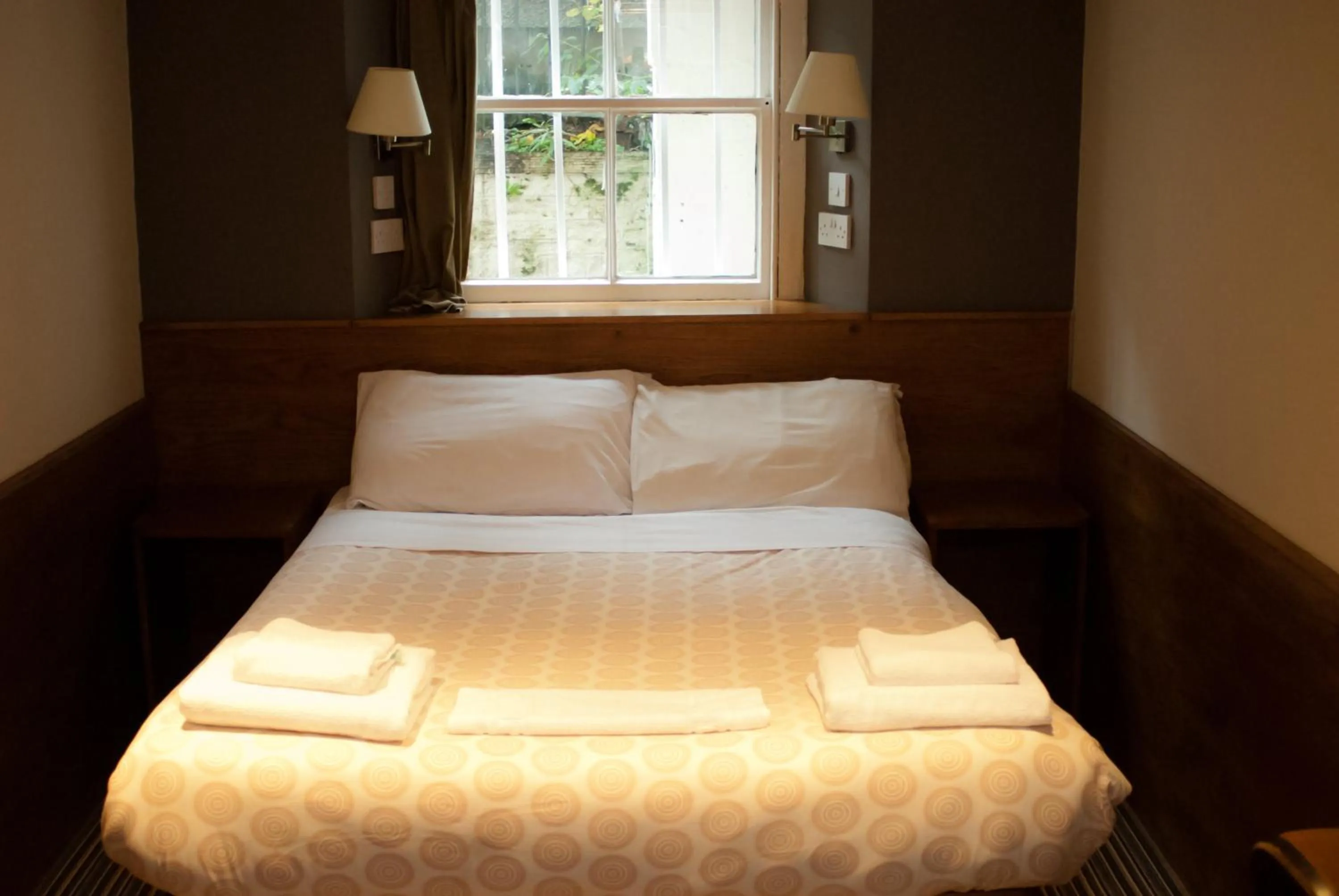 Bed in Edinburgh House Hotel