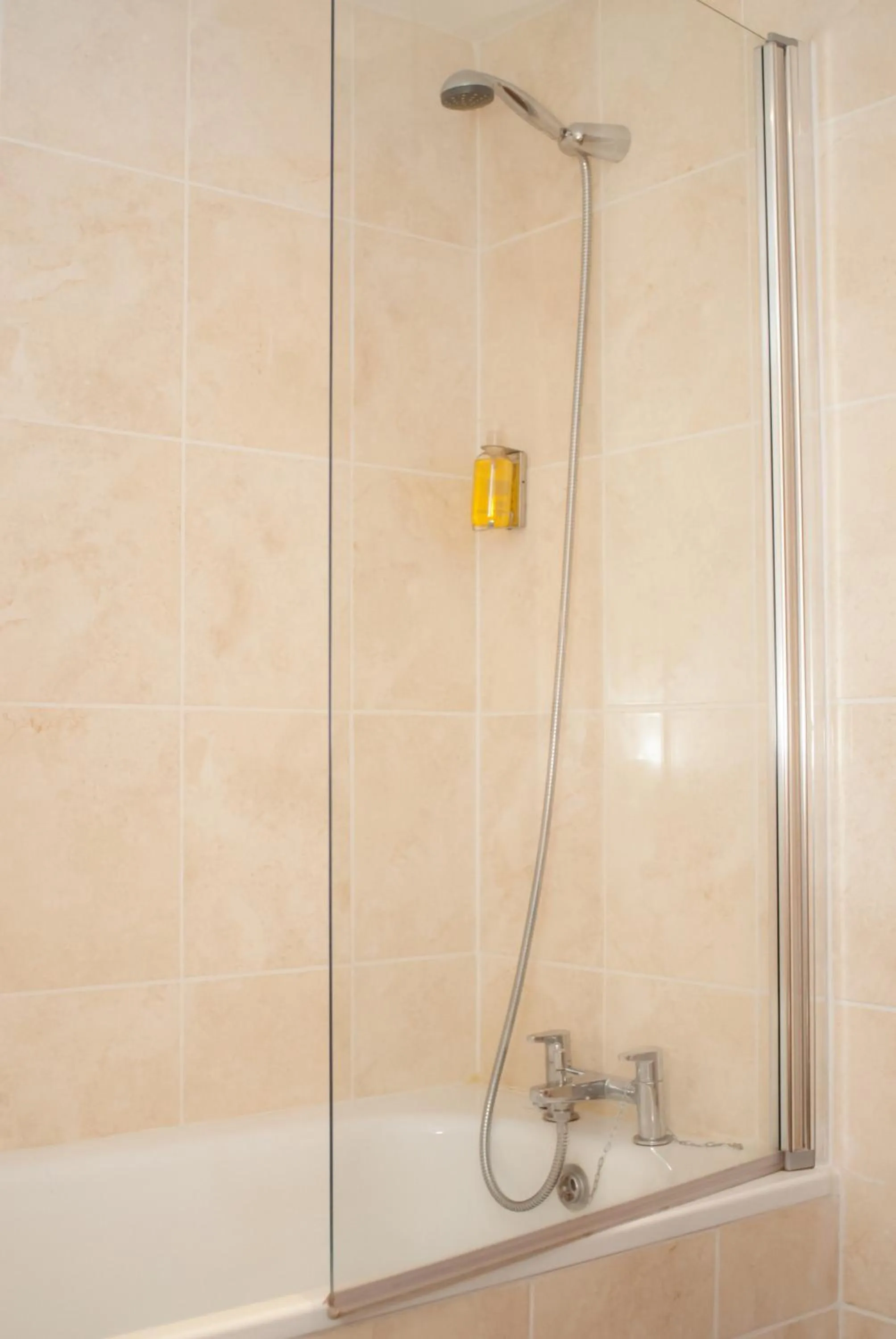 Bathroom in Edinburgh House Hotel