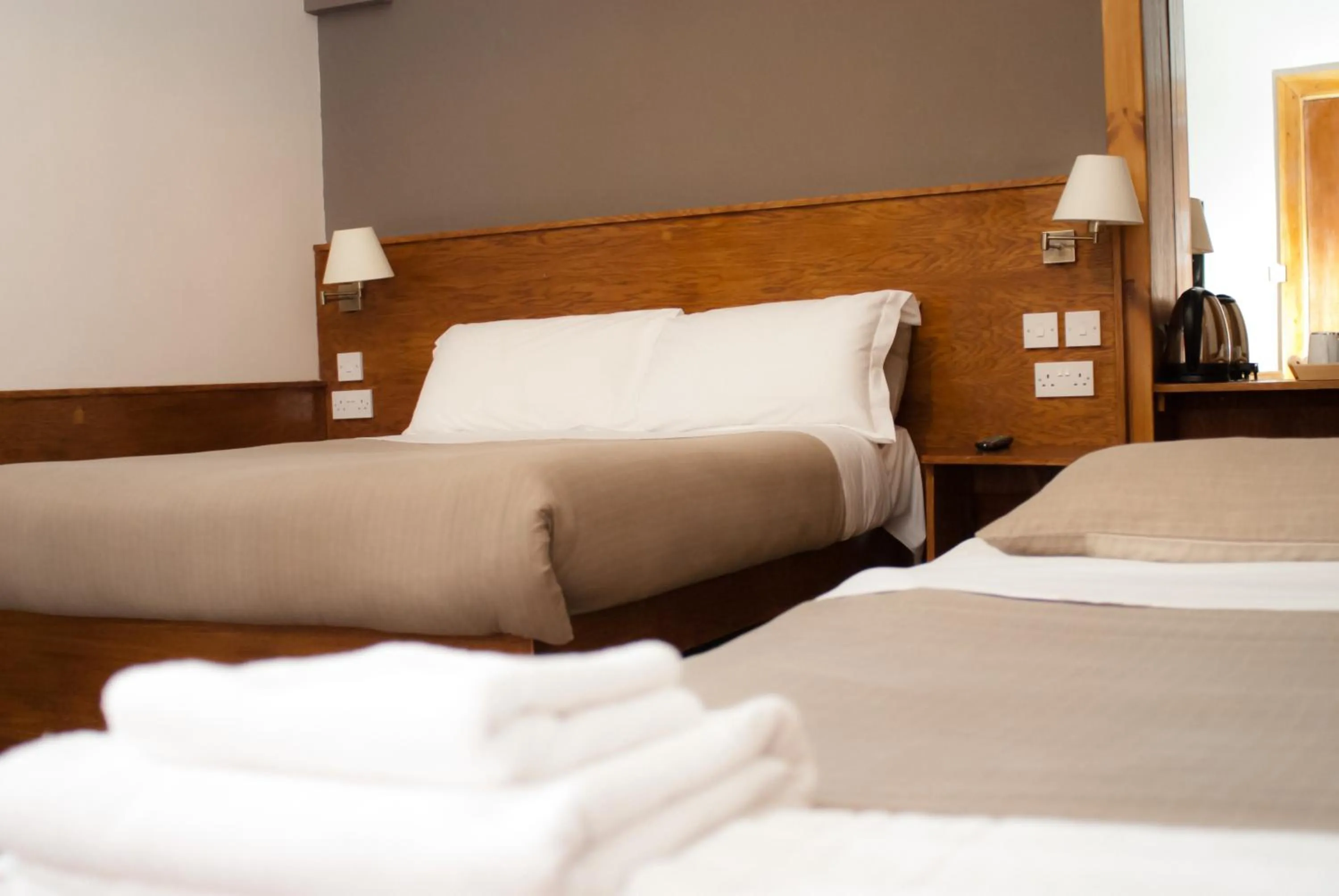 Bed in Edinburgh House Hotel