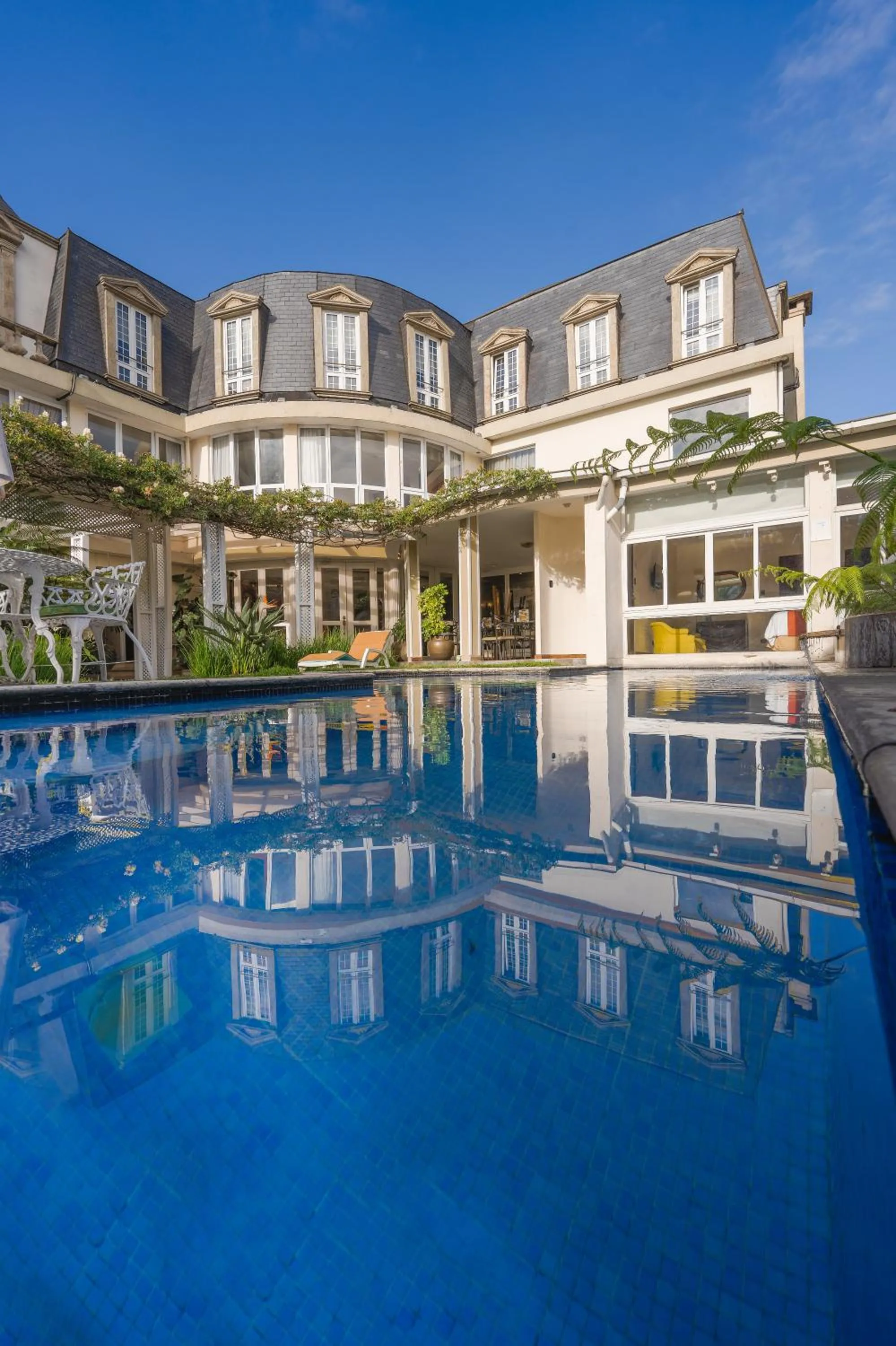 Swimming pool in Hotel San Carlos