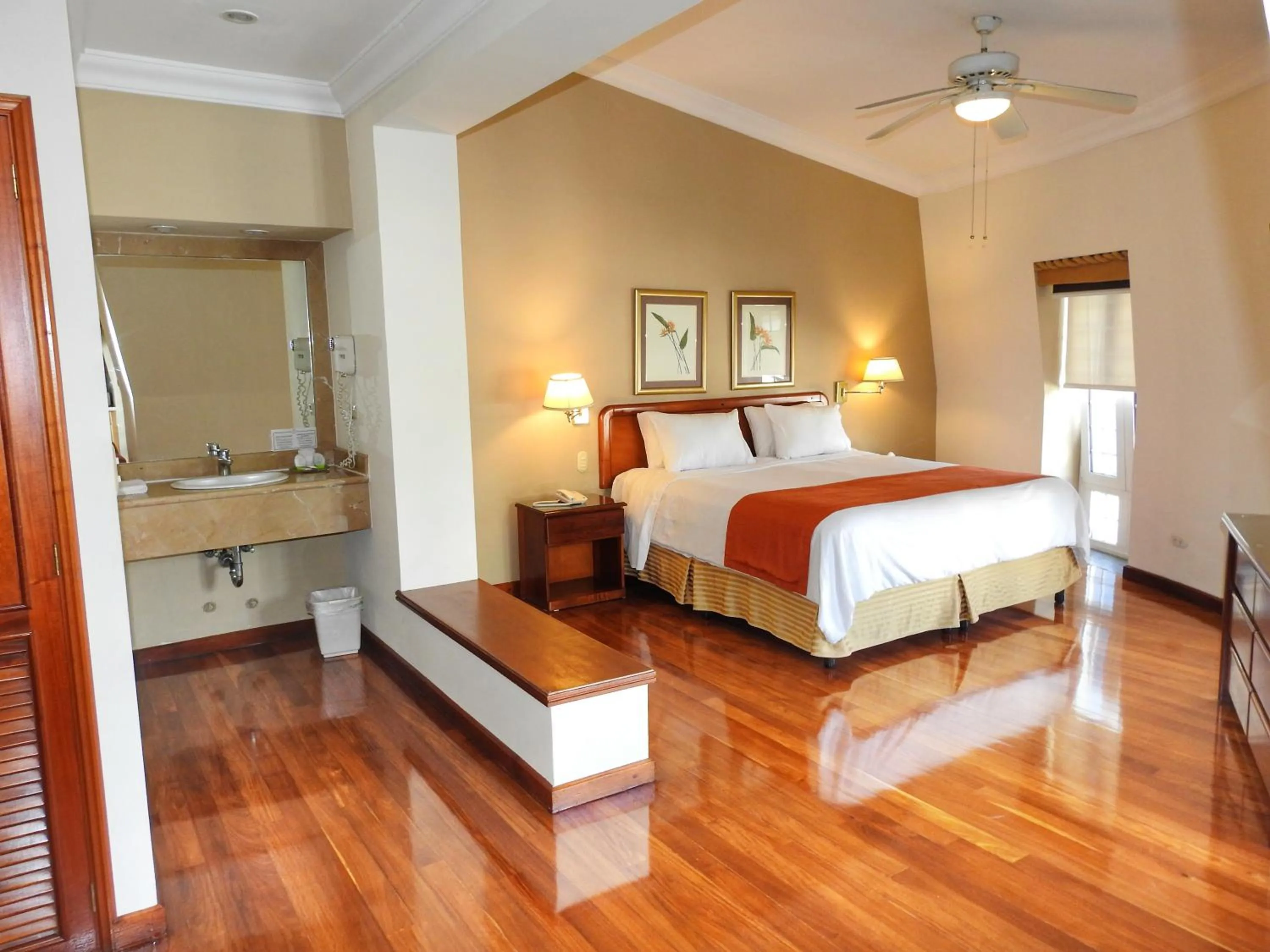 Bedroom, Bed in Hotel San Carlos