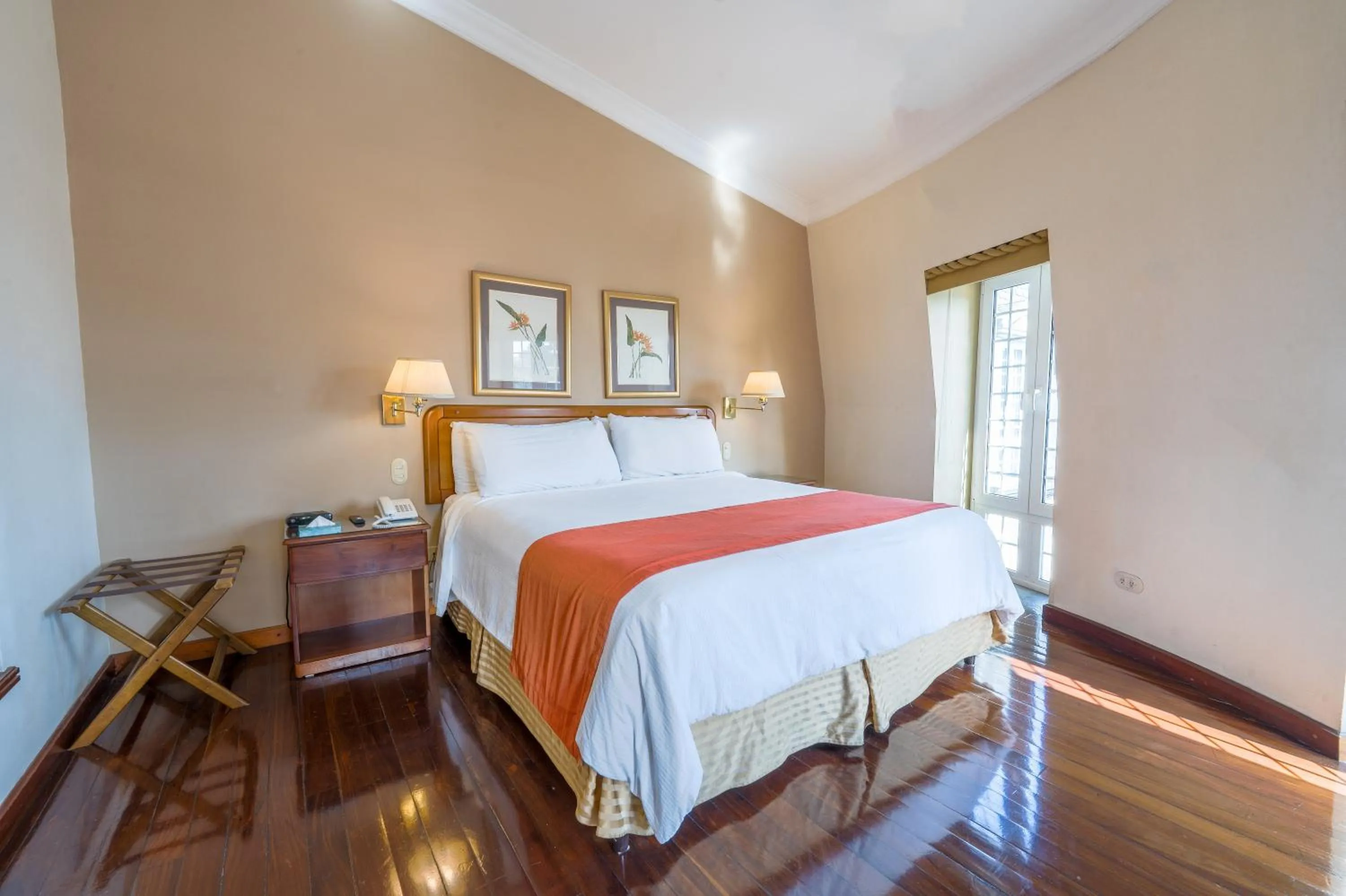 Photo of the whole room, Bed in Hotel San Carlos