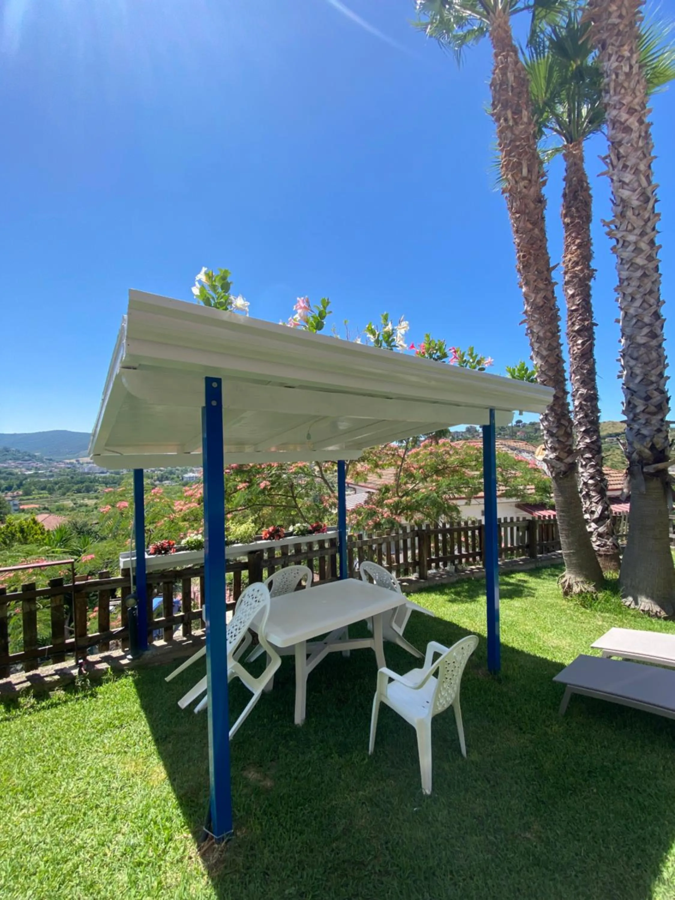 Garden view in Albizia, casevacanza