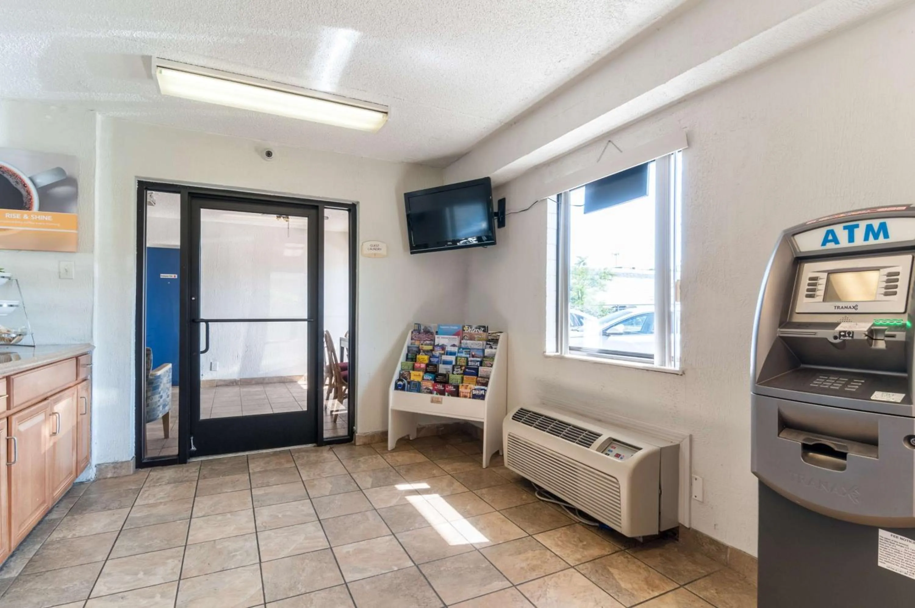 Lobby or reception in Motel 6-Farmington Hills, MI - Northwest - Farmington Hills