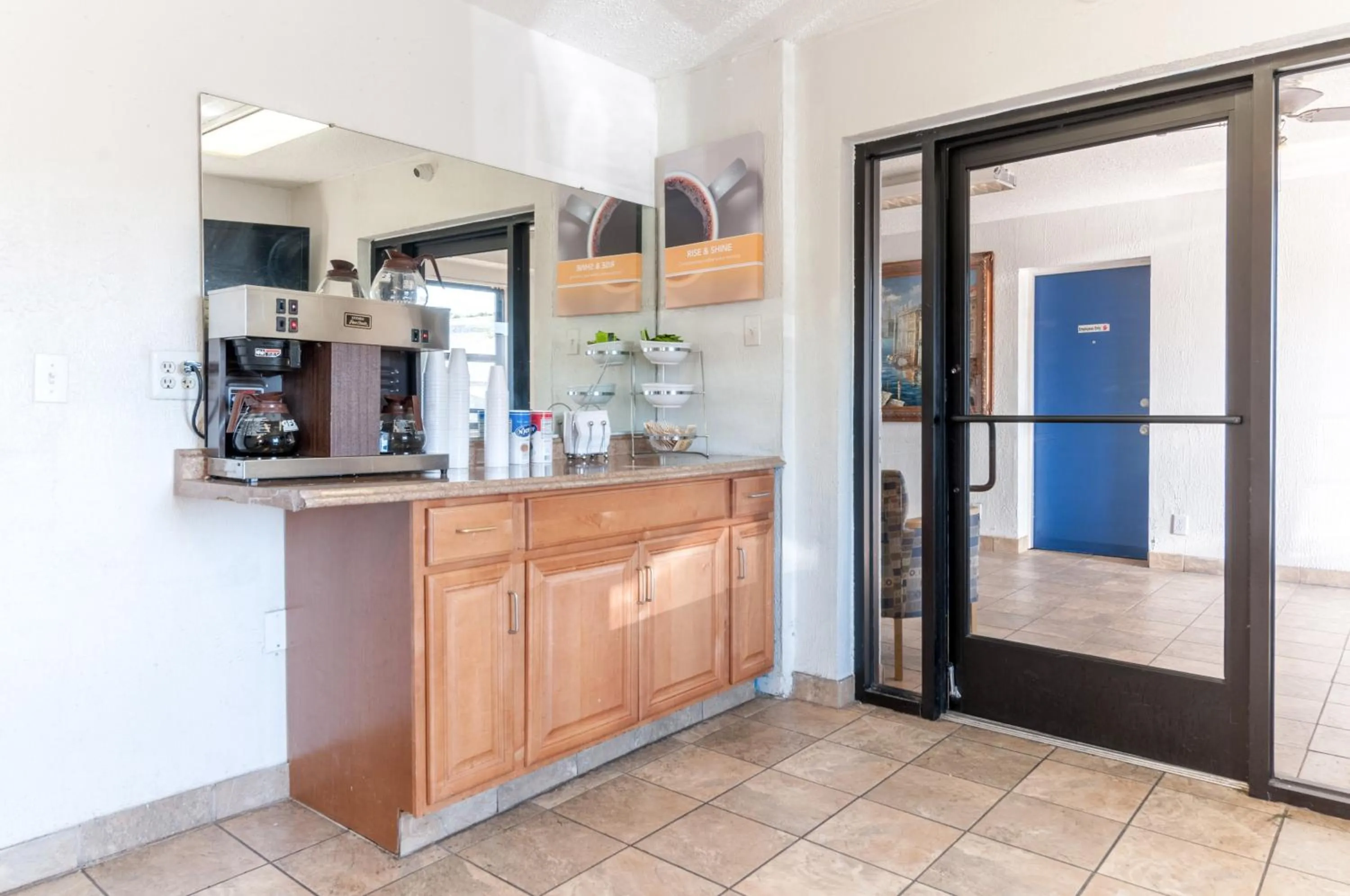 Lobby or reception in Motel 6-Farmington Hills, MI - Northwest - Farmington Hills