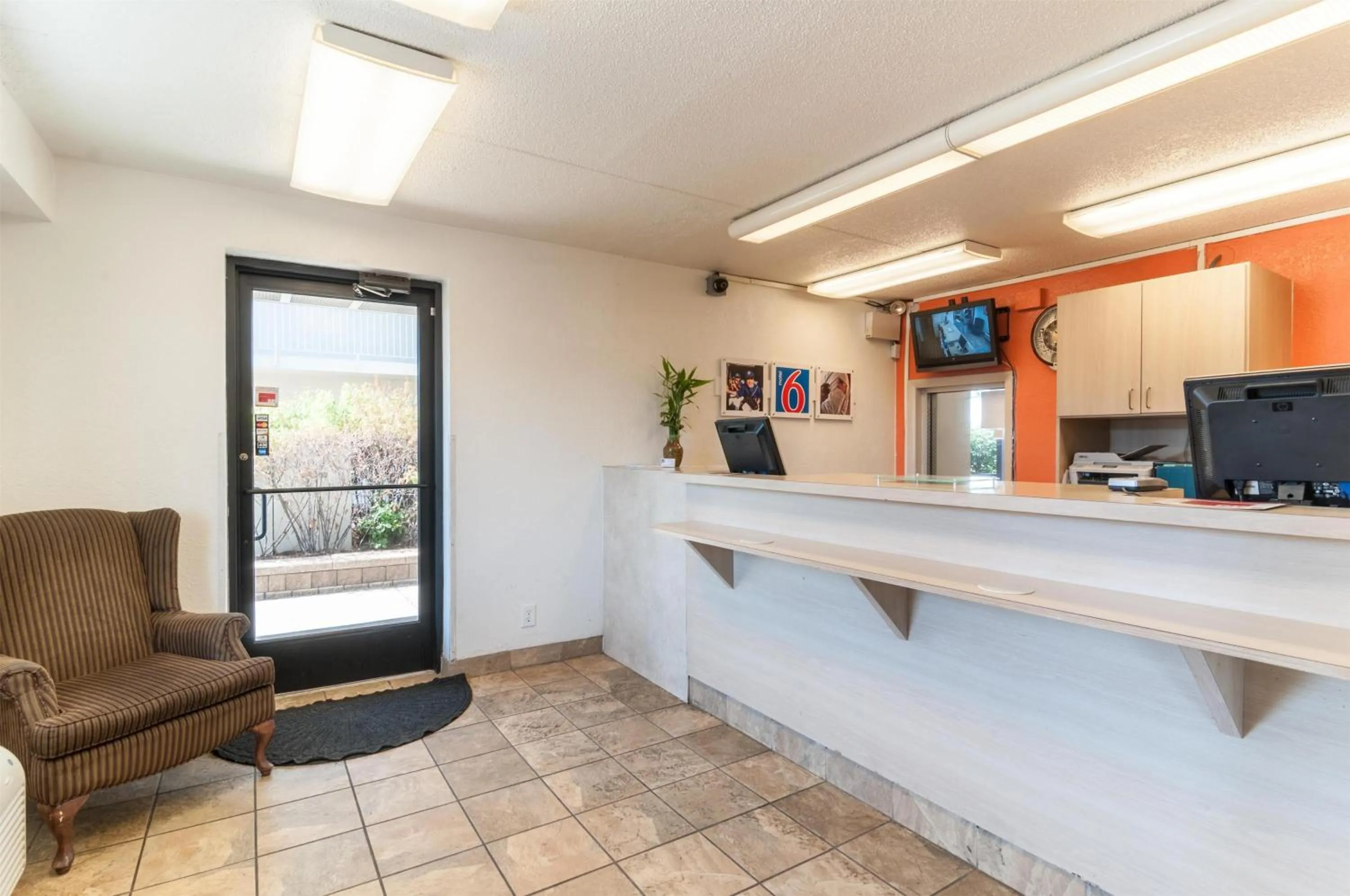 Lobby or reception in Motel 6-Farmington Hills, MI - Northwest - Farmington Hills