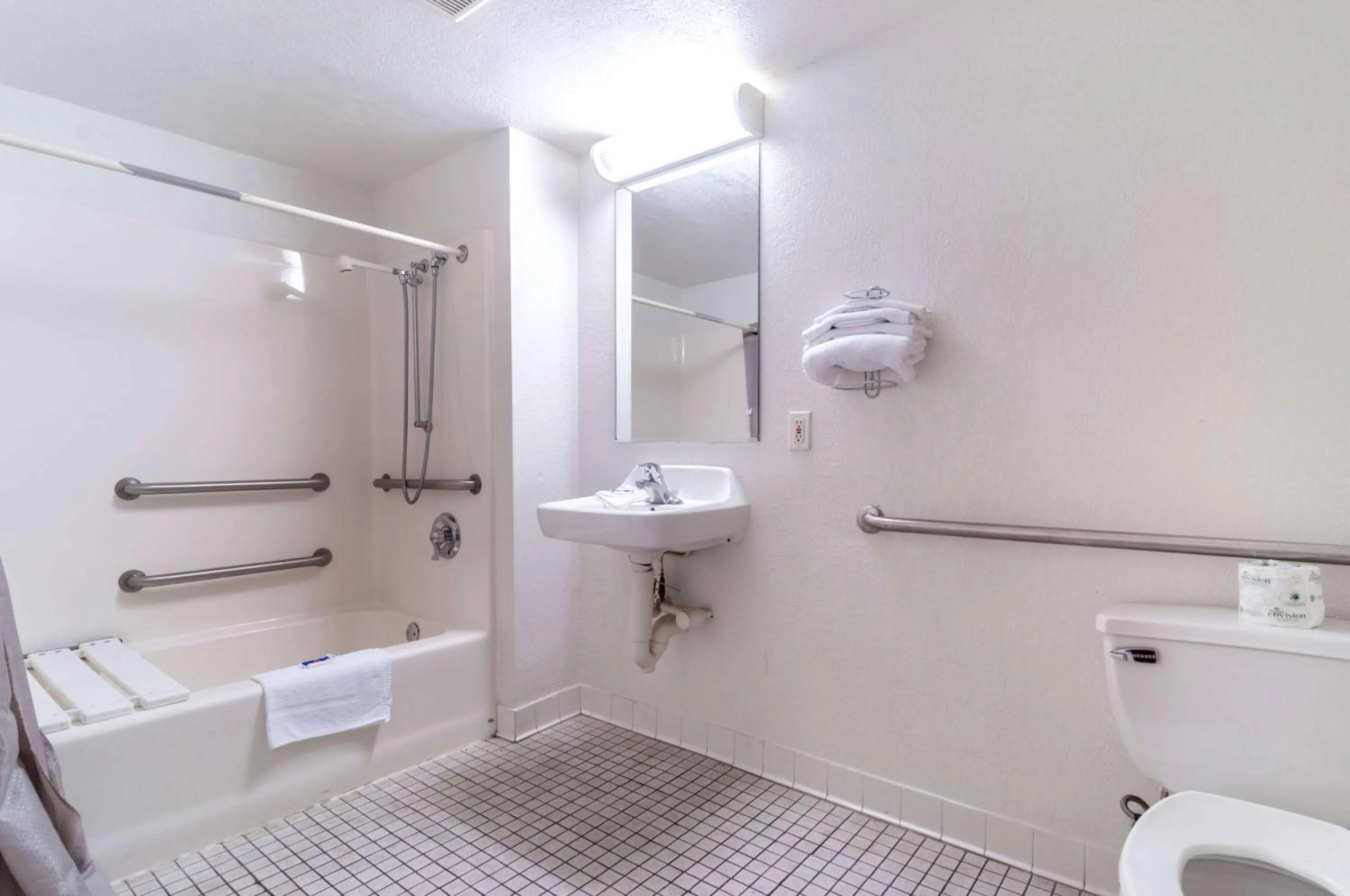 Bathroom in Motel 6-Farmington Hills, MI - Northwest - Farmington Hills