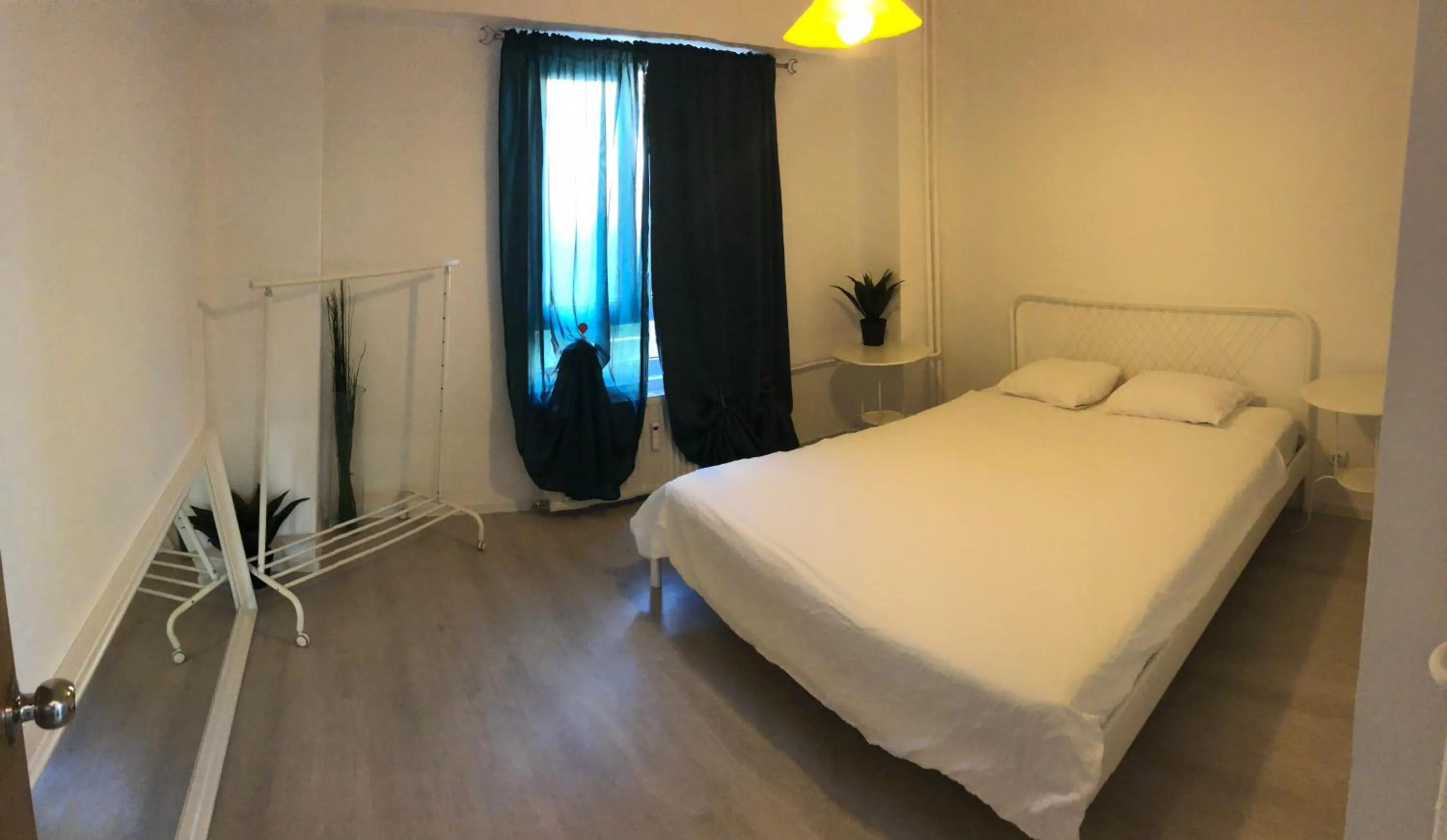 Bed in Green Apartment 59