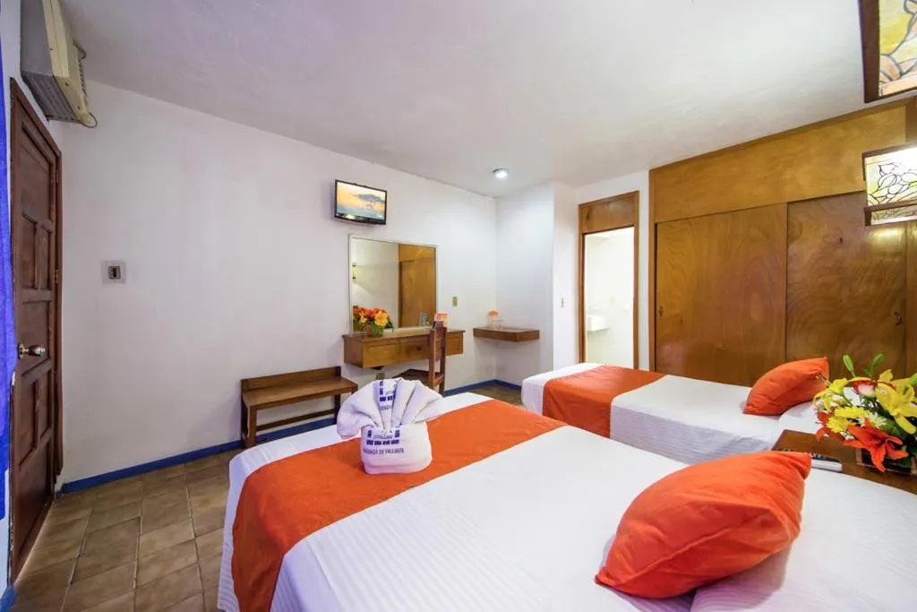 Bathroom, Bed in Hotel Hacienda Vallarta - Playa Las Glorias