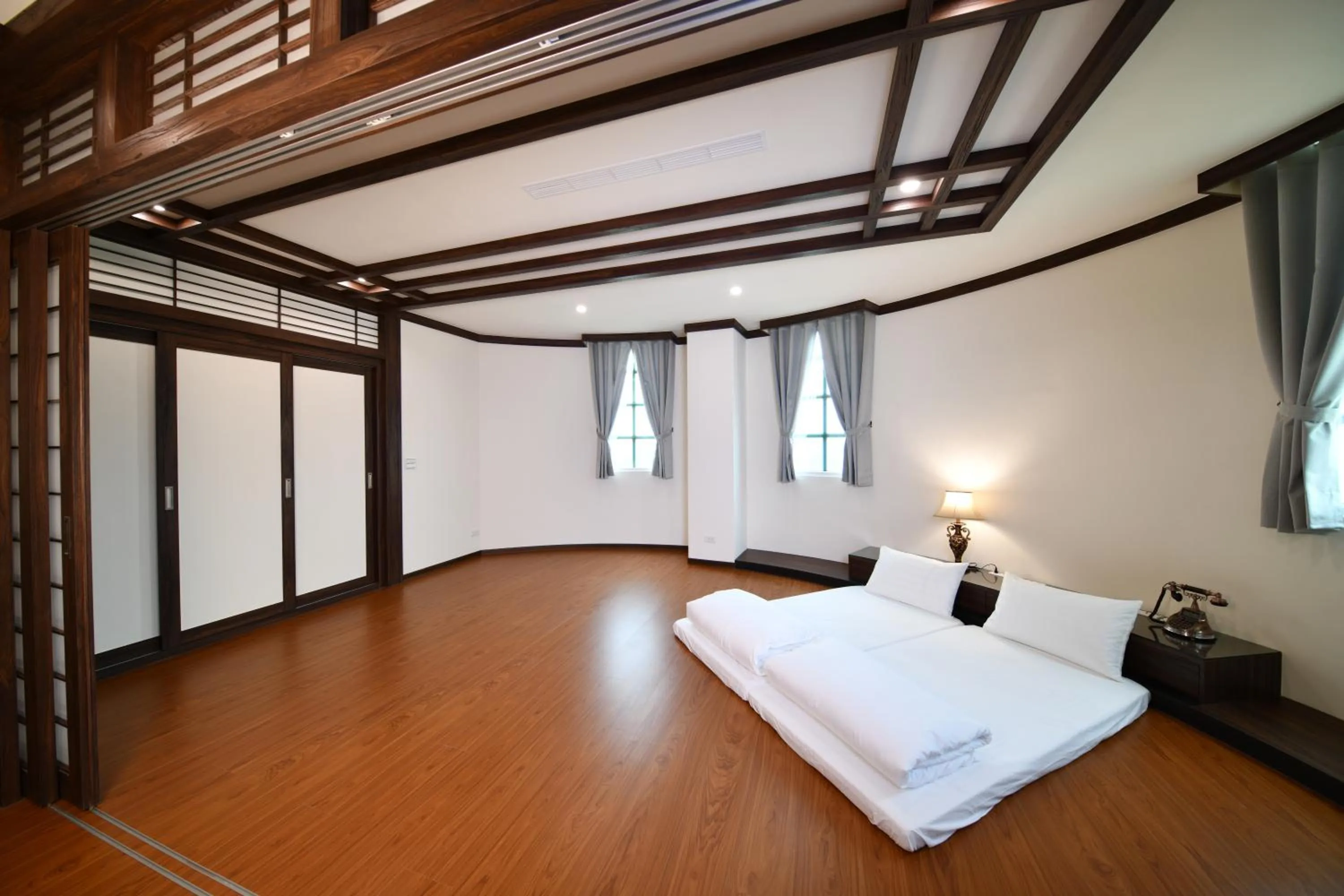 Photo of the whole room, Bed in Chuan Cheng Castle
