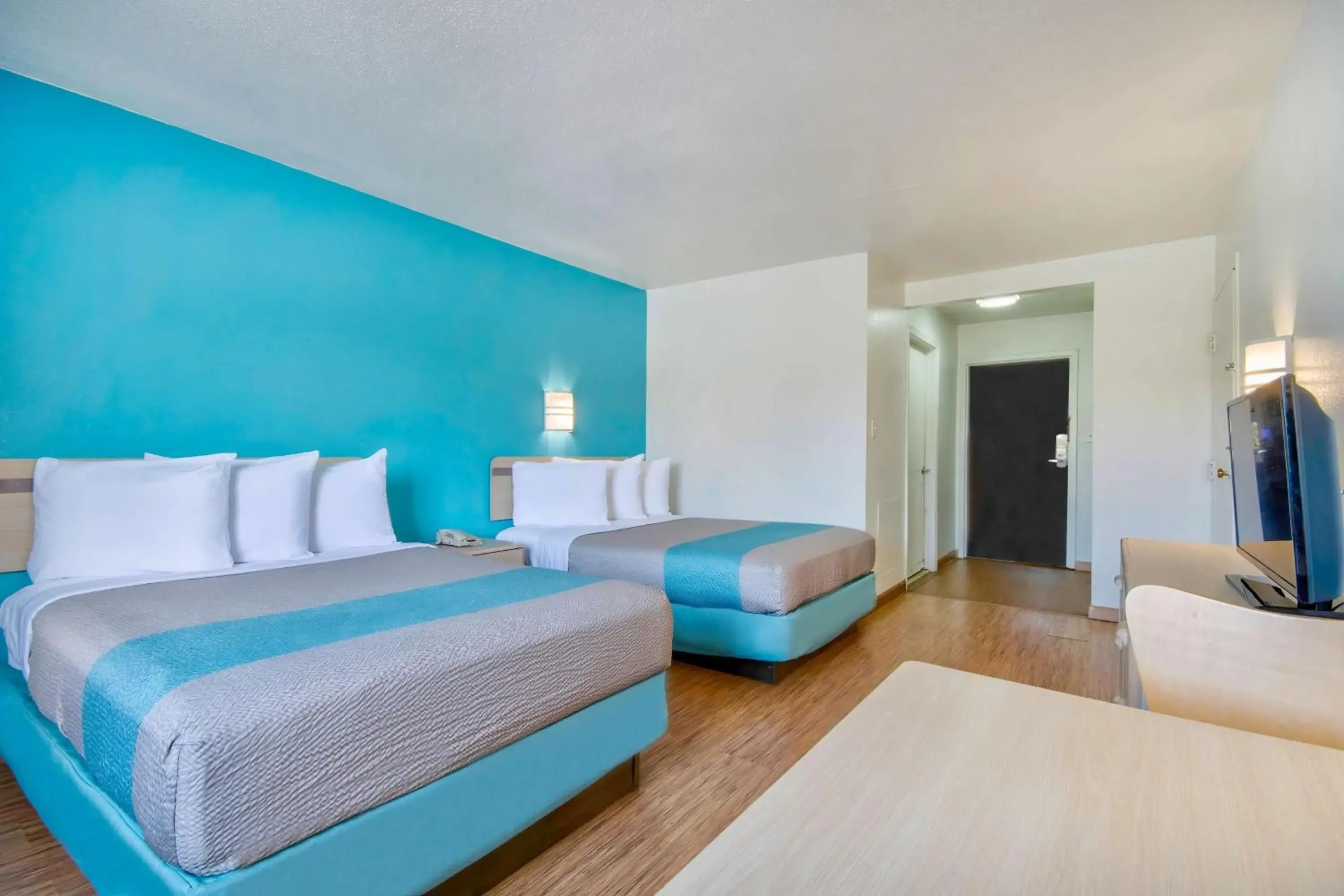 2 Queen Beds Mobility Accessible Tub Nsmk in Motel 6 - Georgetown, KY - Lexington North 2 Queen Beds Mobility Accessible Tub Nsmk in Motel 6 - Georgetown, KY - Lexington North