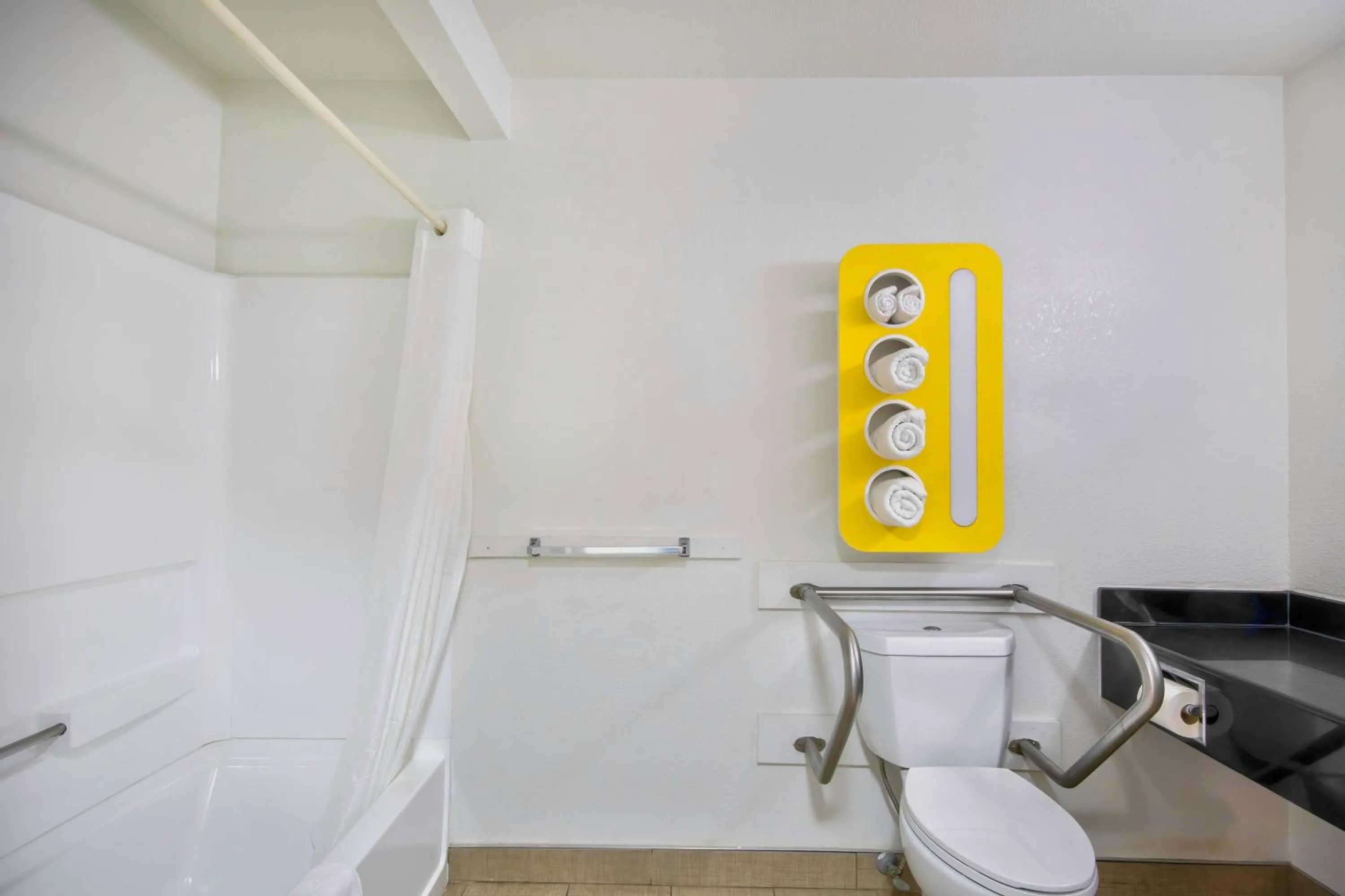 Bathroom in Motel 6 - Georgetown, KY - Lexington North