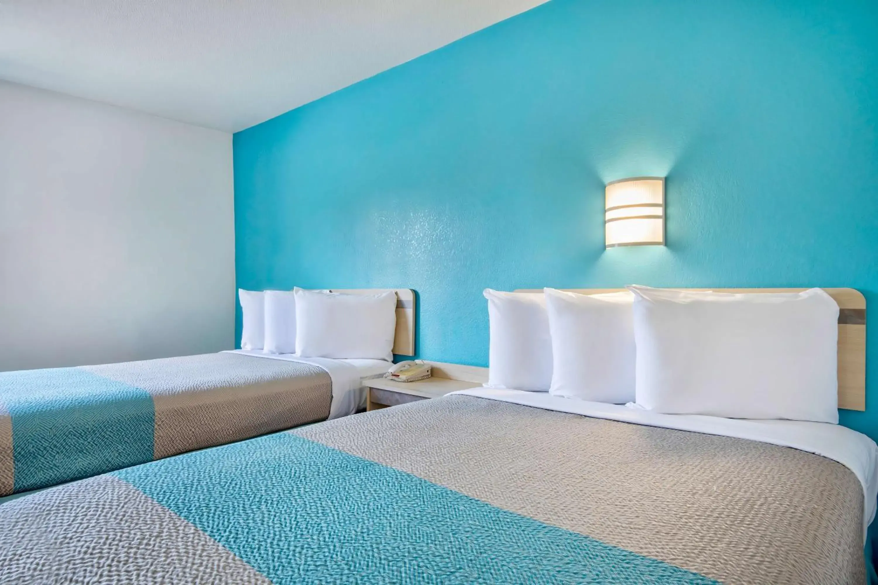 2 Queen Beds - Non-Smoking in Motel 6 - Georgetown, KY - Lexington North 2 Queen Beds - Non-Smoking in Motel 6 - Georgetown, KY - Lexington North