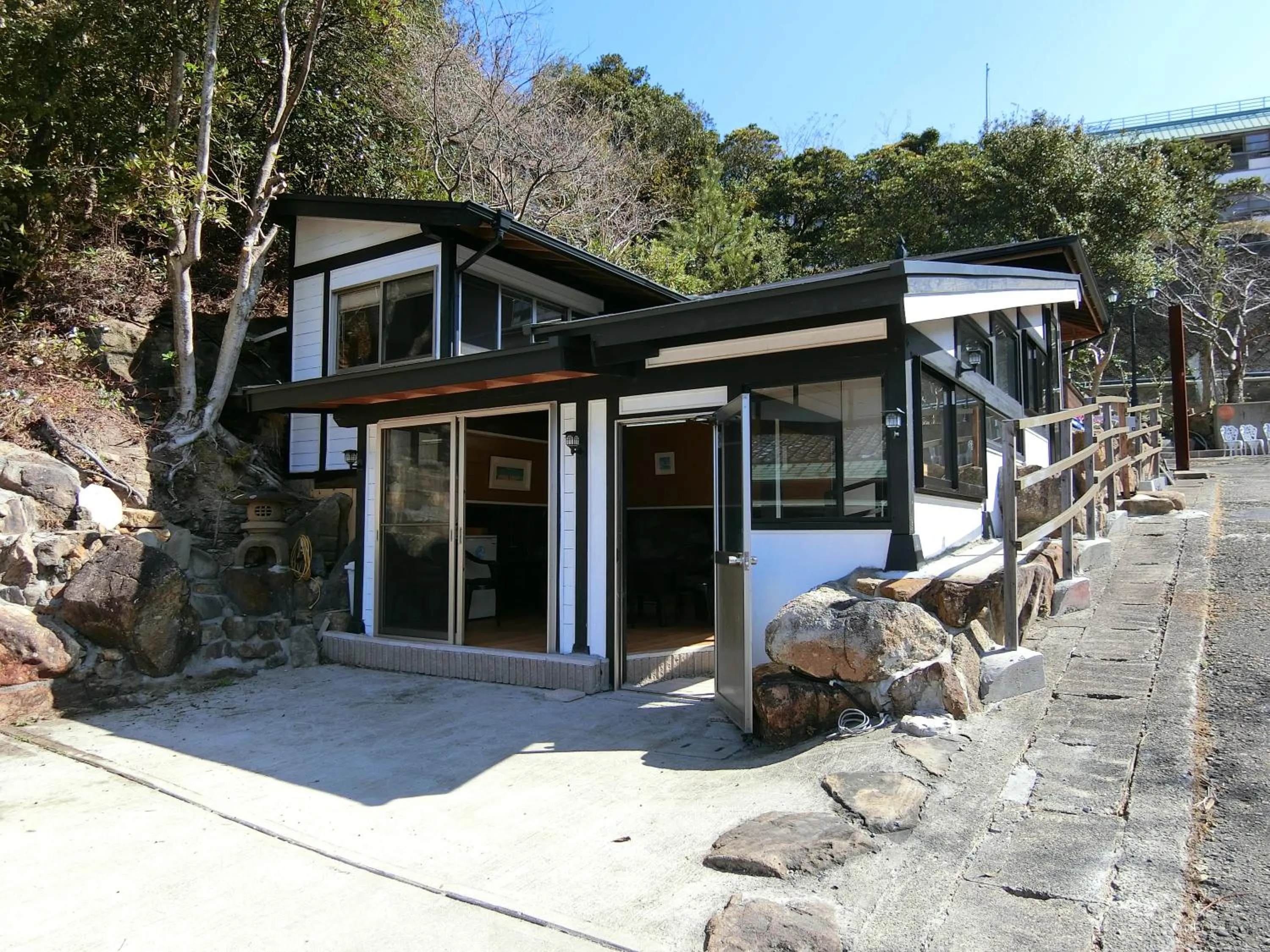 Property building in Shirahama Meiji Villa