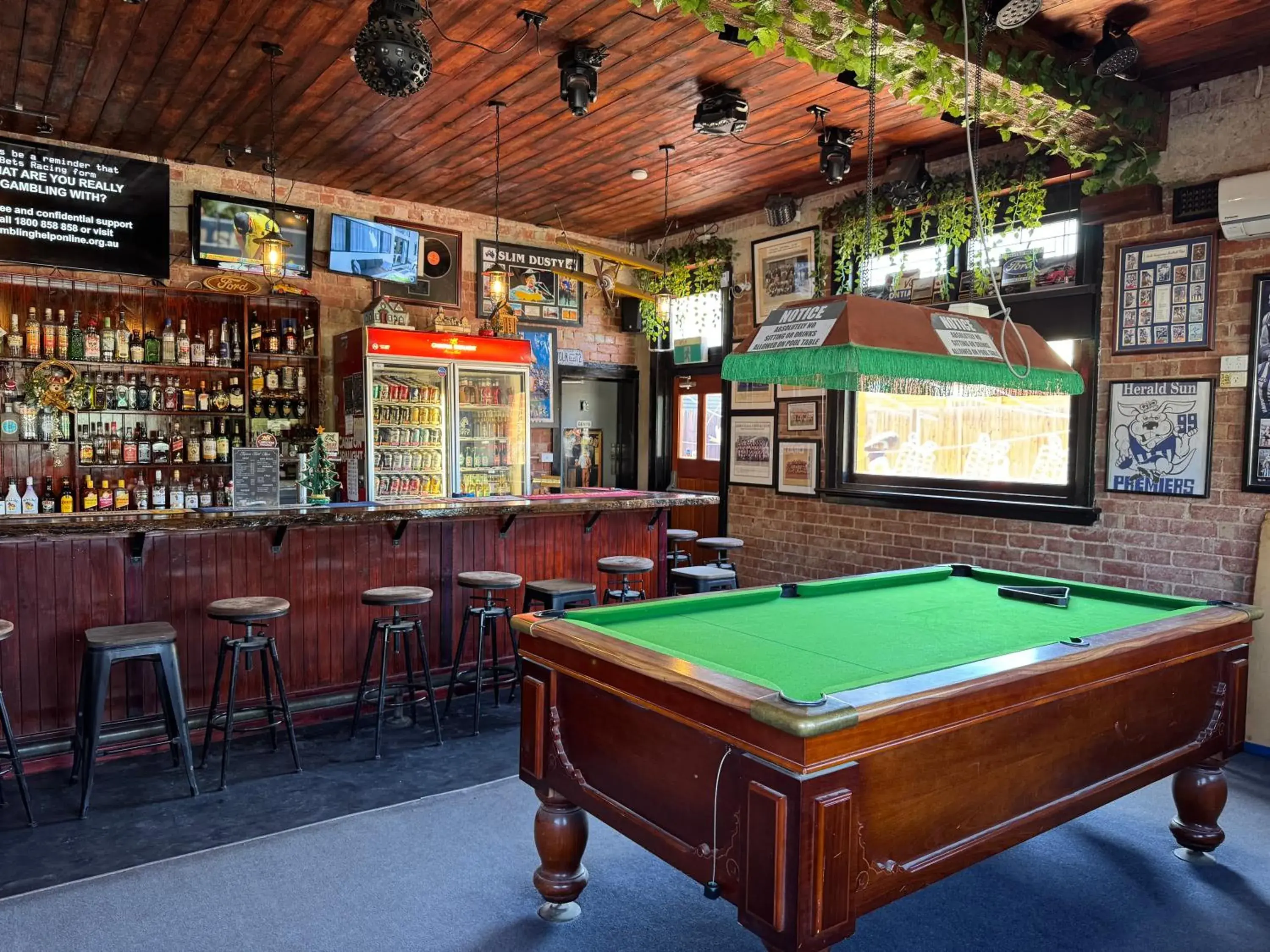 Standard Twin Room with Shared Bathroom in Kaneira Hotel Standard Twin Room with Shared Bathroom in Kaneira Hotel