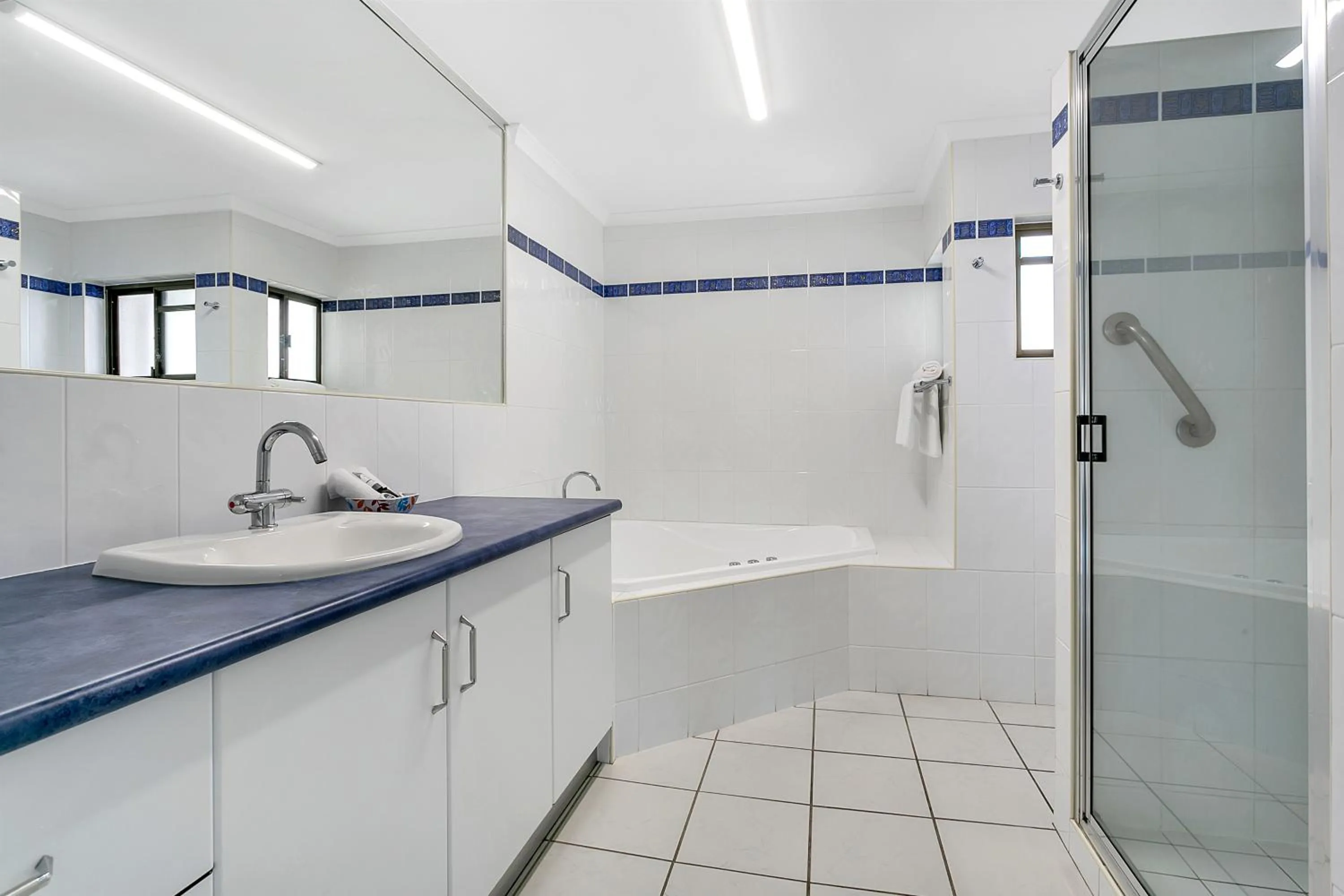 Bathroom in Roydon Beachfront Apartments