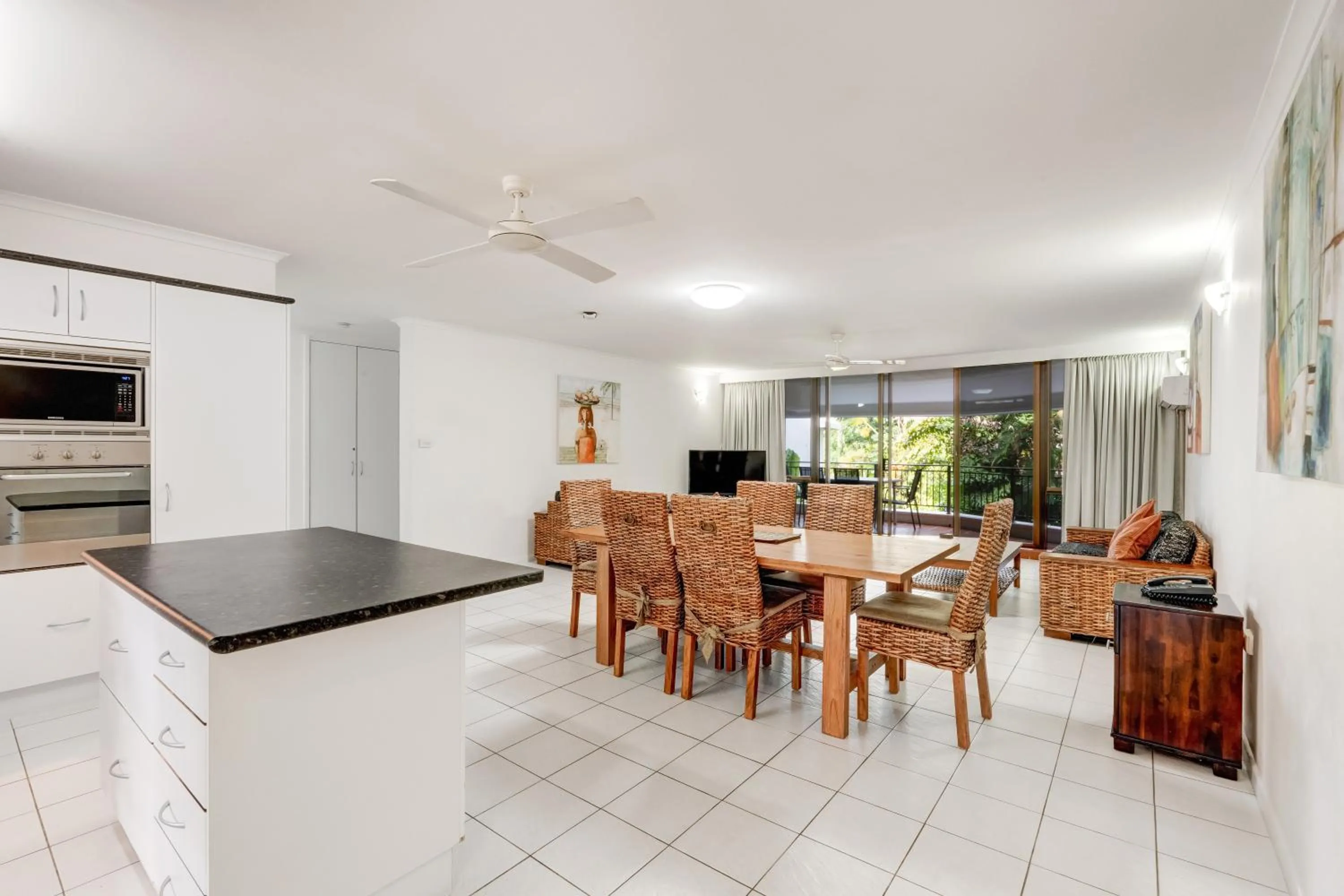 Kitchen or kitchenette in Roydon Beachfront Apartments