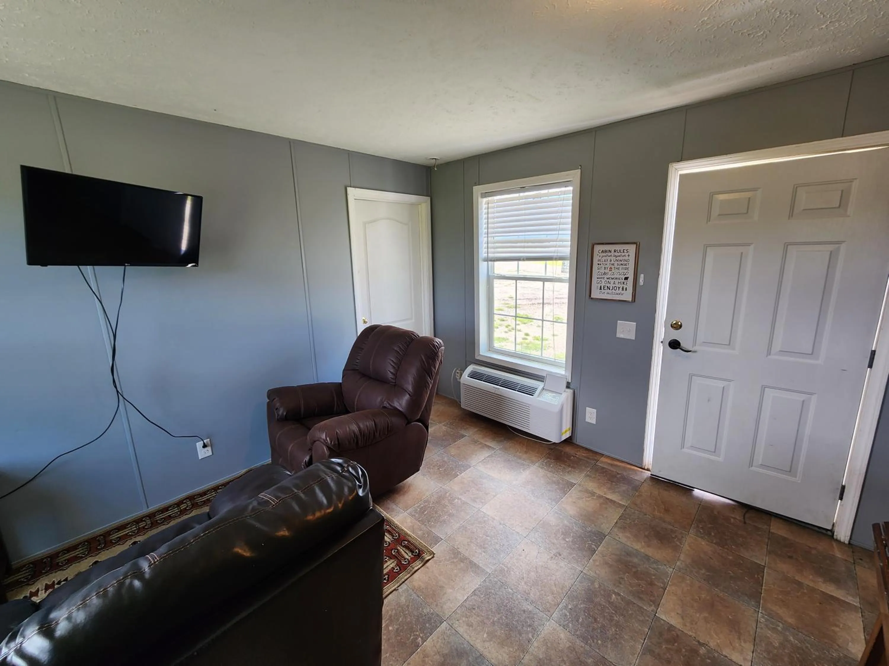 Communal lounge/ TV room in Circle R Motel