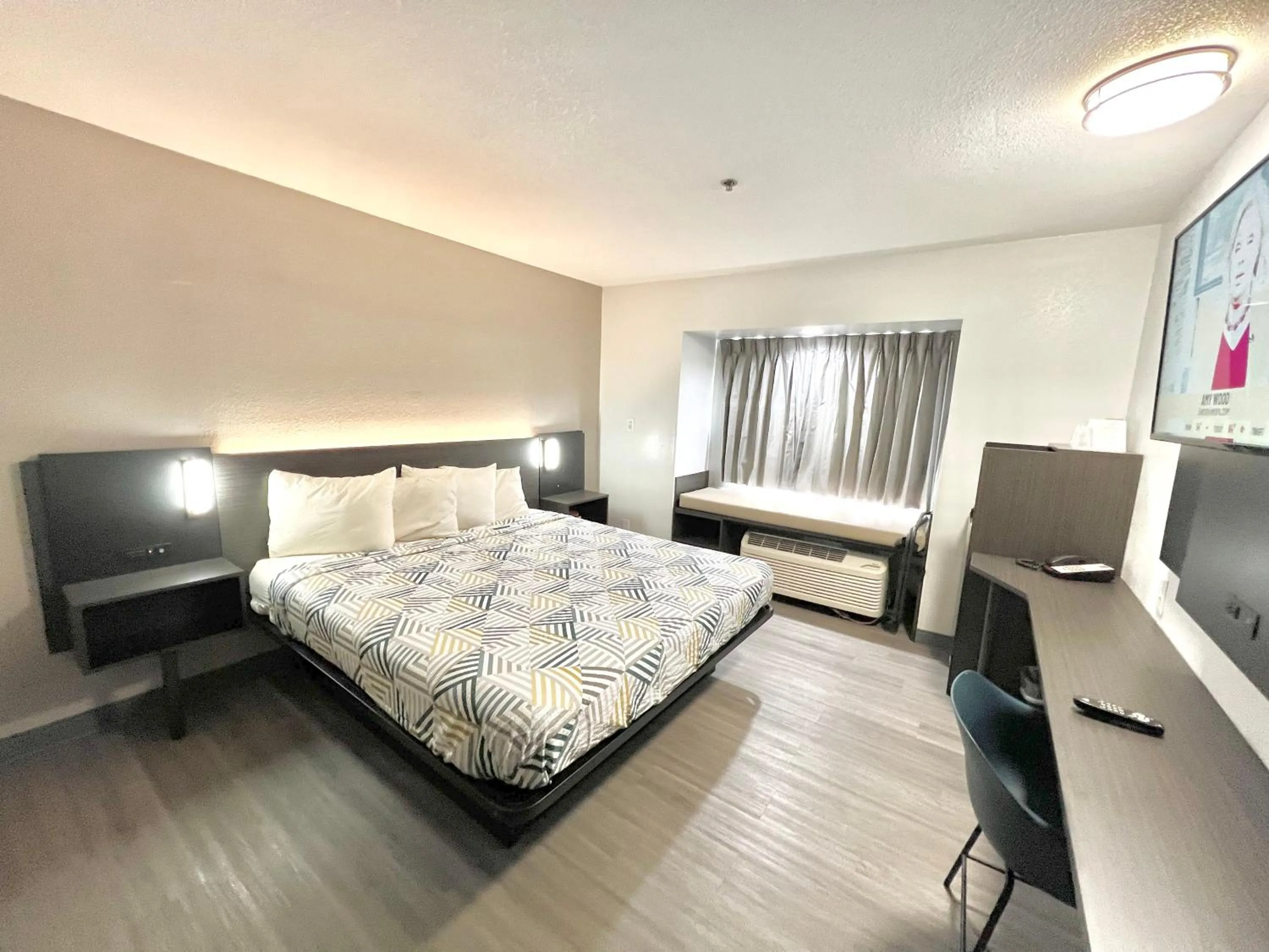 Bed in Motel 6-Simpsonville, SC - Greenville