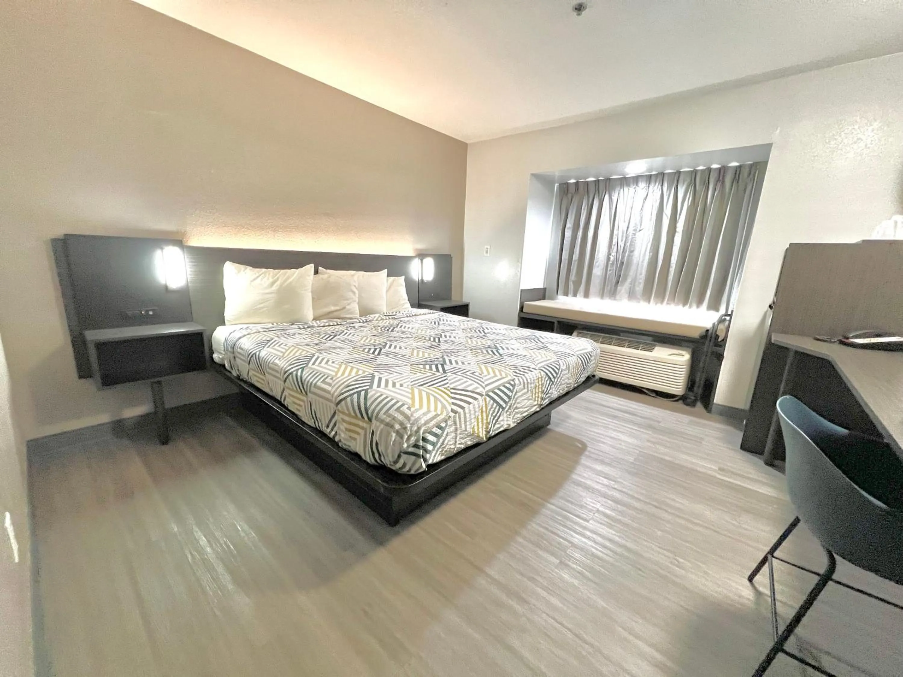 Bed in Motel 6-Simpsonville, SC - Greenville