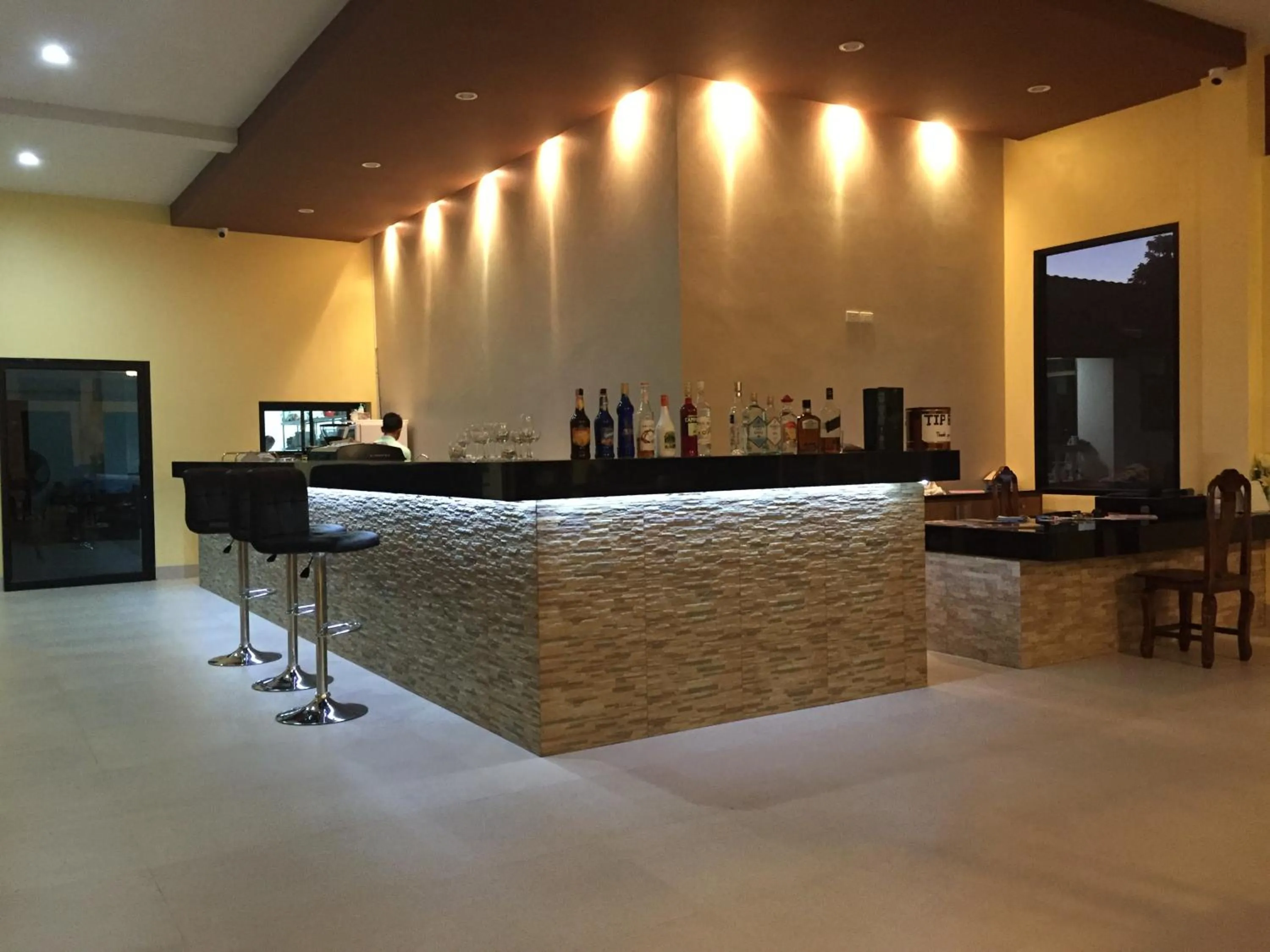 Restaurant/places to eat in Shangrilah Bungalow