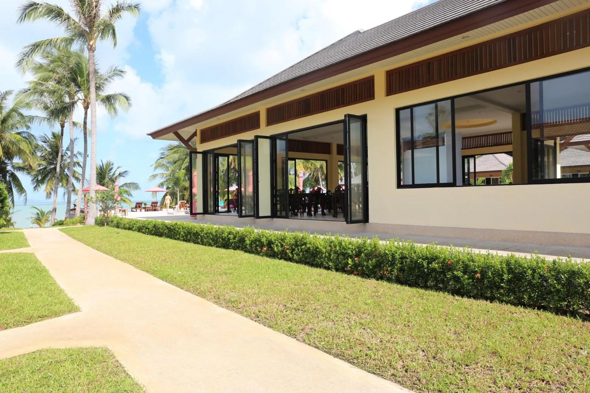 Restaurant/places to eat in Shangrilah Bungalow