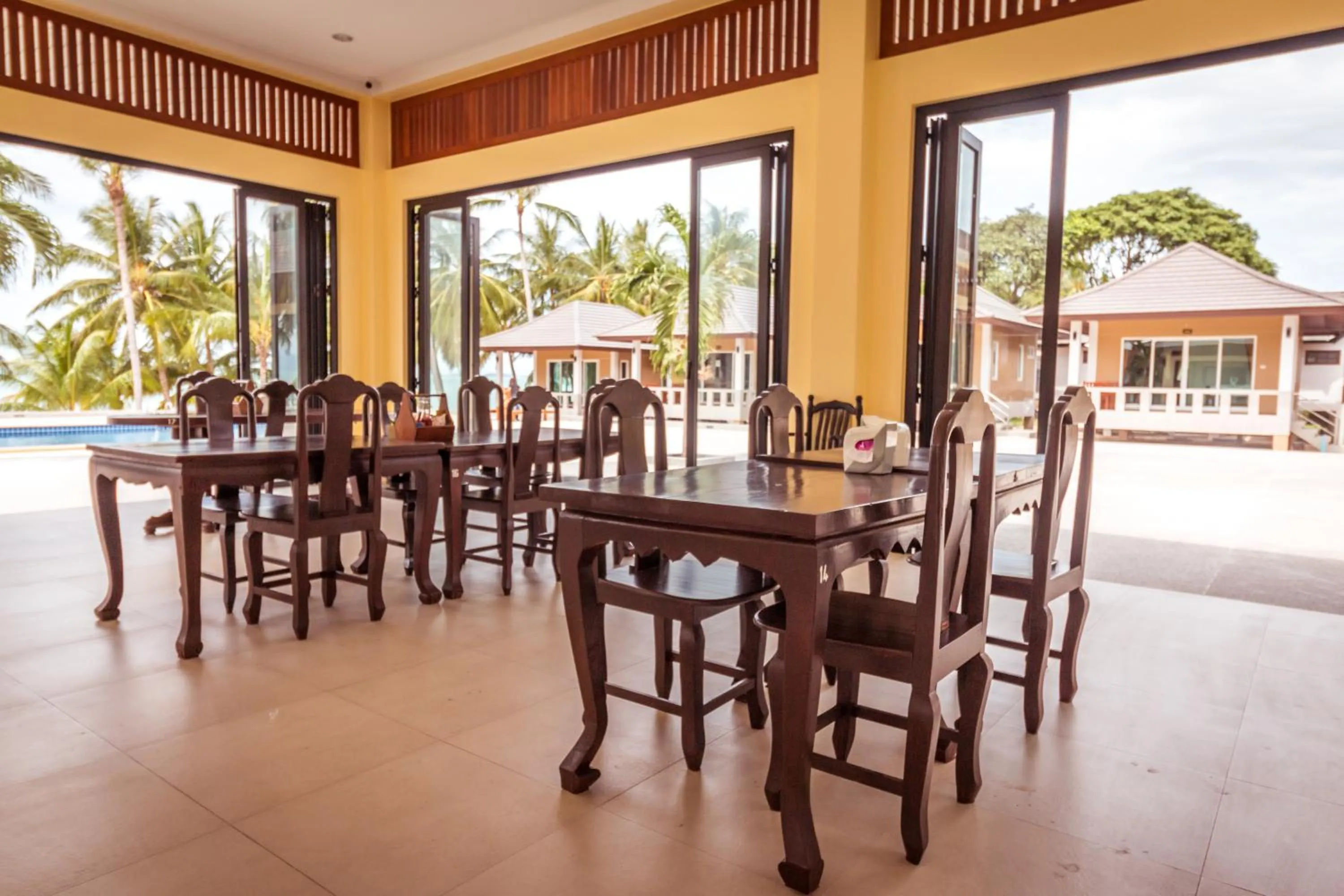 Restaurant/places to eat in Shangrilah Bungalow