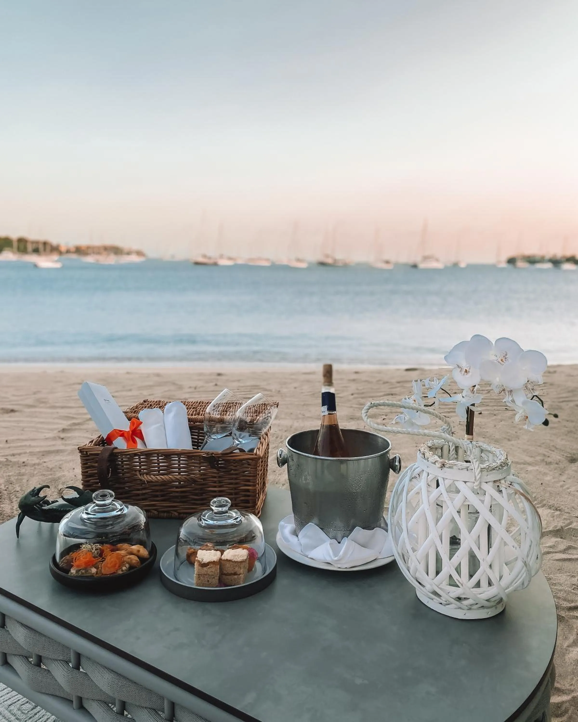 Restaurant/places to eat in Calabash Hotel