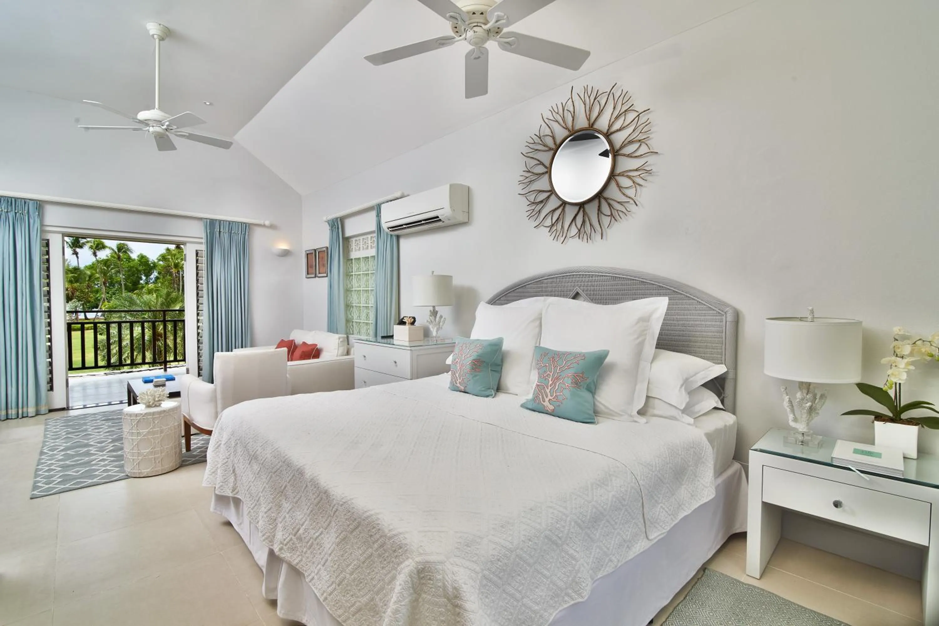 Bedroom, Bed in Calabash Hotel