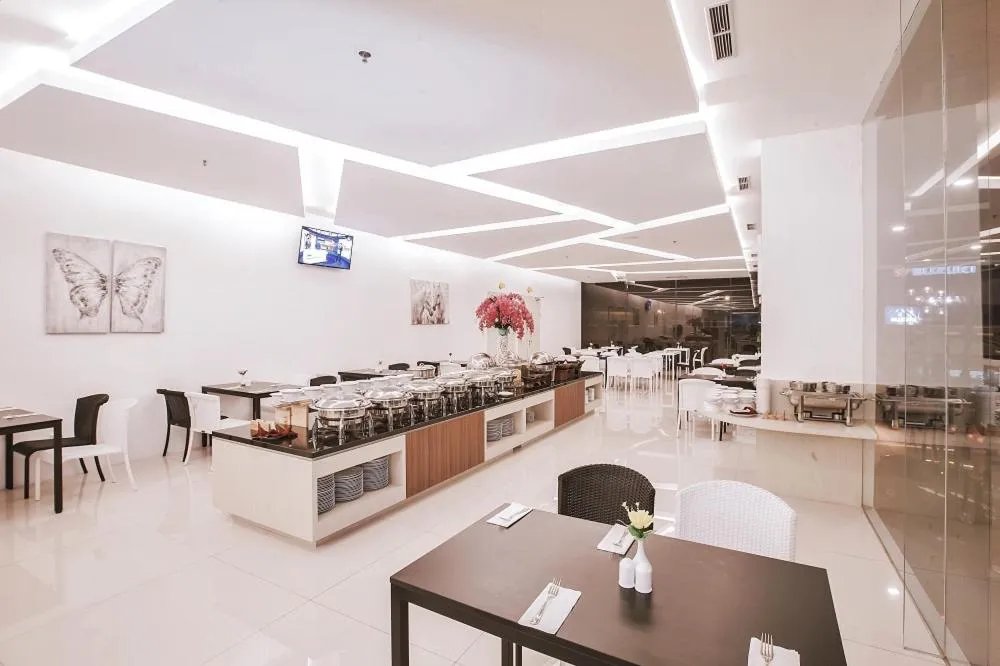 Restaurant/places to eat in The Azana Hotel Airport Semarang