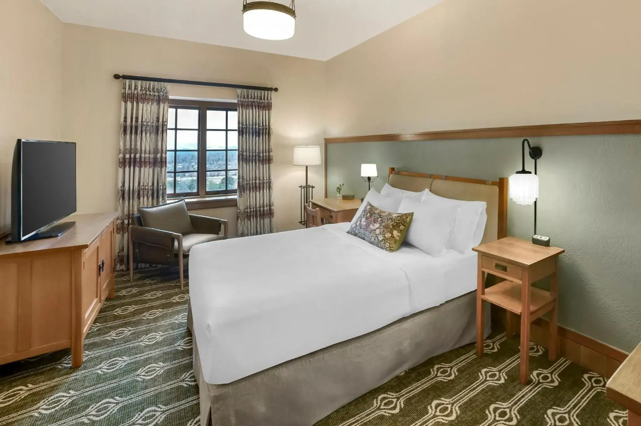 Traditional Room 1 Queen Bed in The Omni Grove Park Inn & Spa - Asheville Traditional Room 1 Queen Bed in The Omni Grove Park Inn & Spa - Asheville